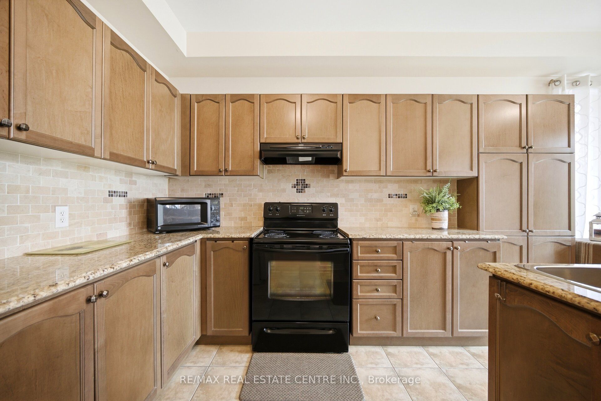 16 Gamson Crescent Property Photo 10
