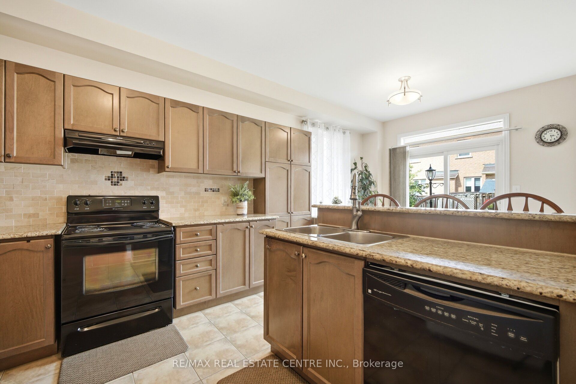 16 Gamson Crescent Property Photo 11