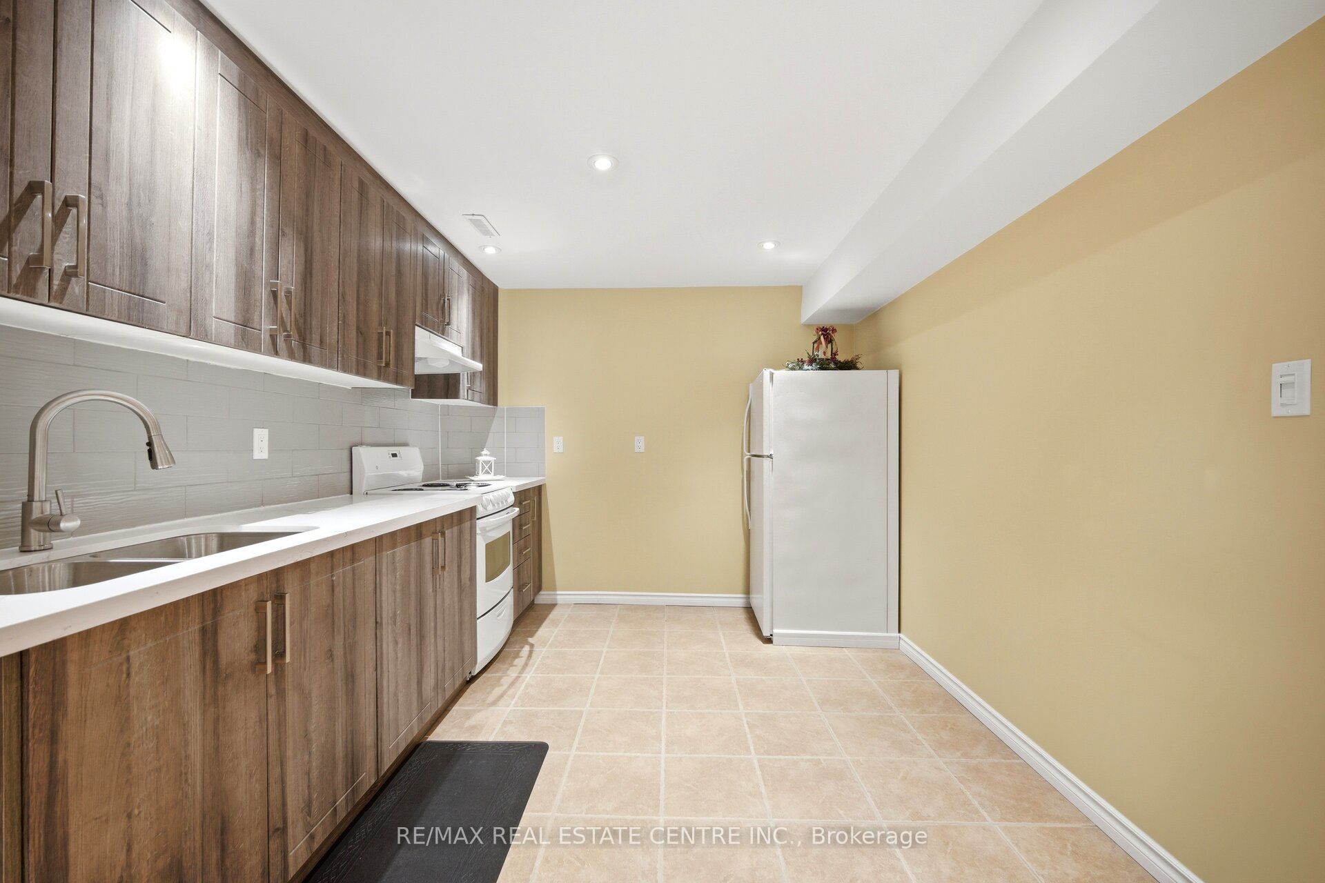 16 Gamson Crescent Property Photo 38