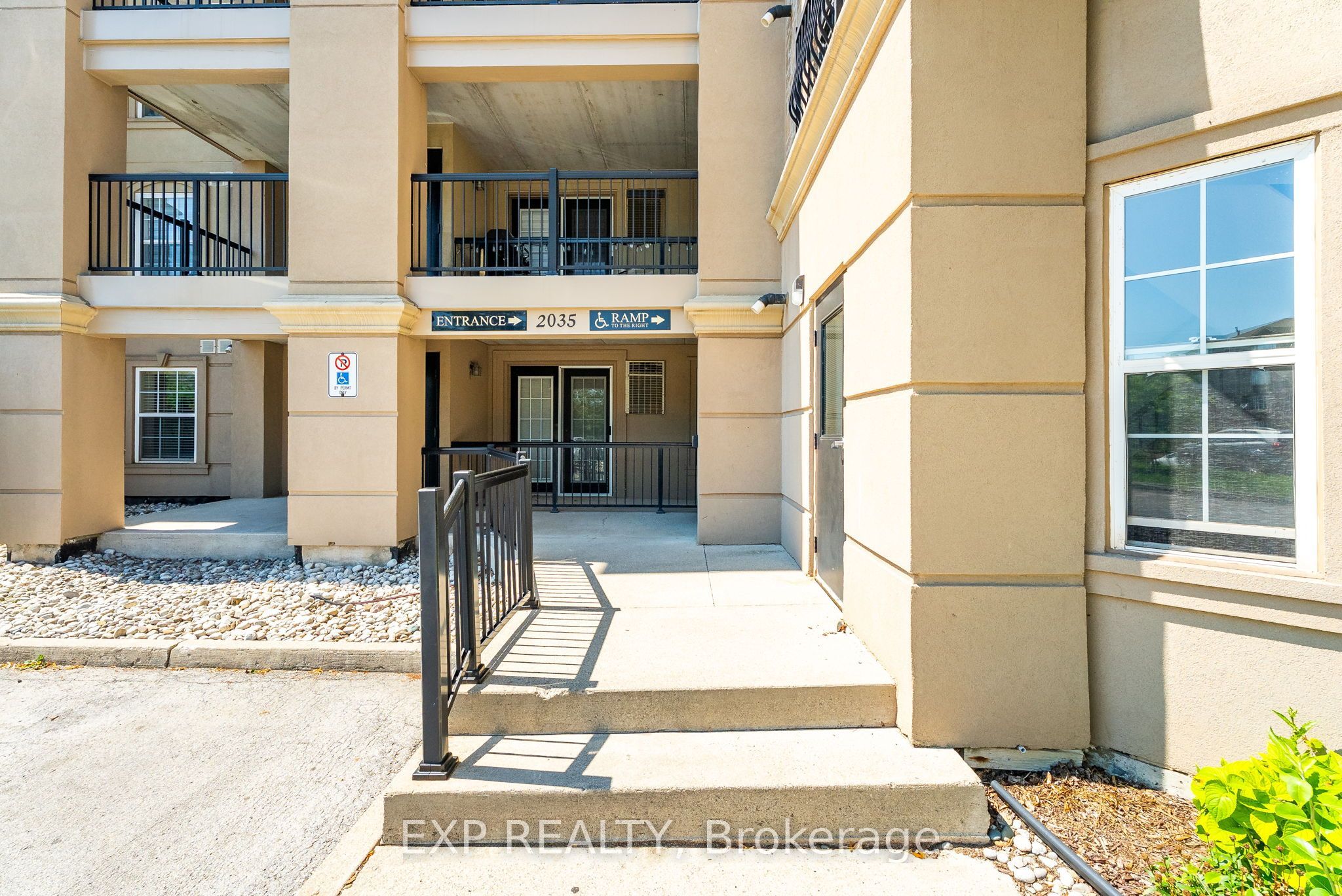 2035 Appleby Line 214 Property Photo 5