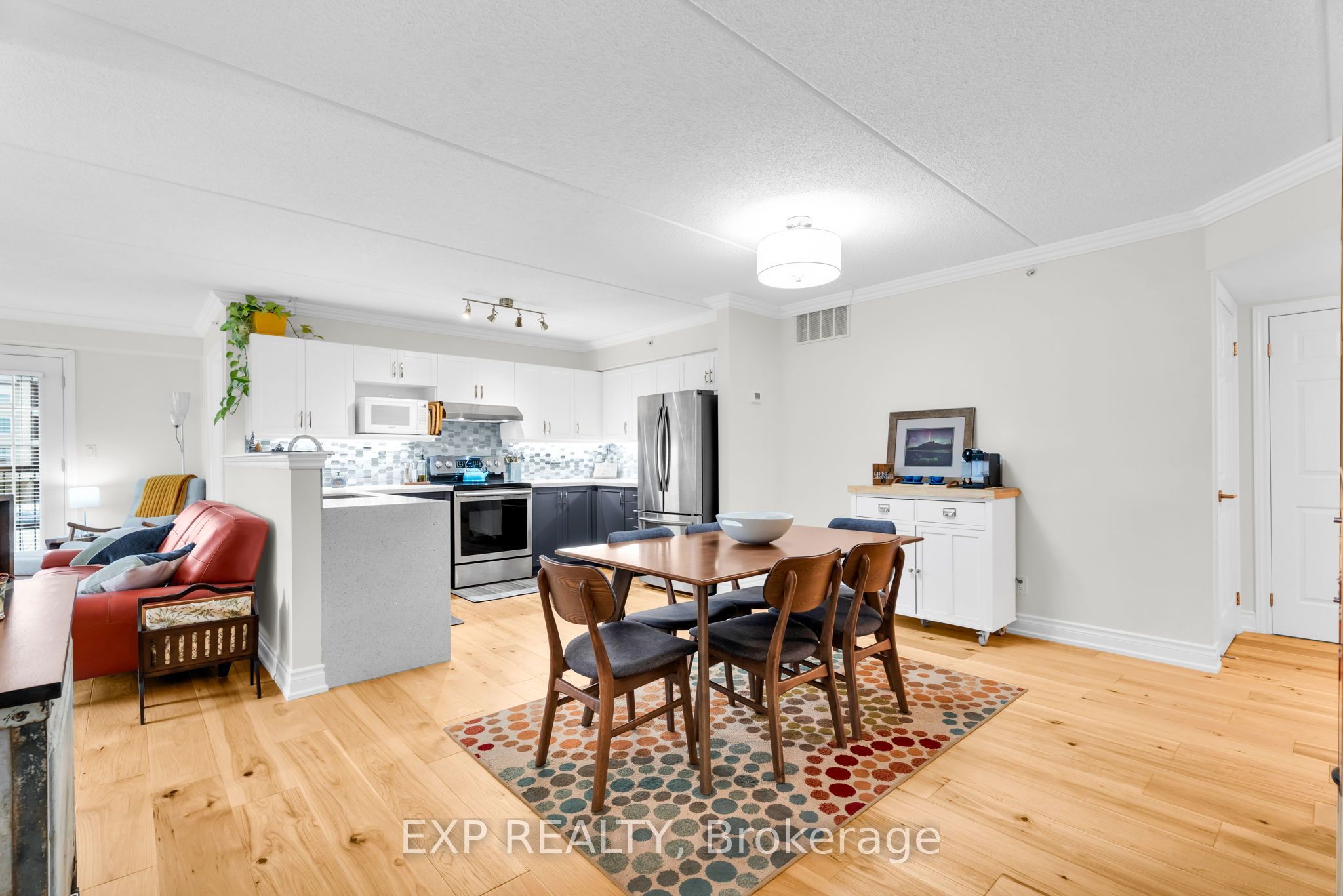 2035 Appleby Line 214 Property Photo 8