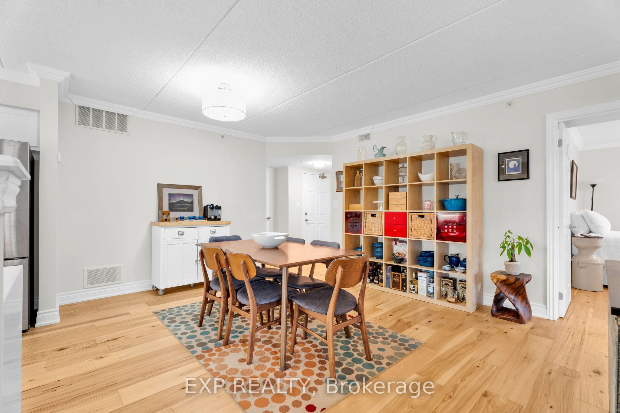 2035 Appleby Line 214 Property Photo 9