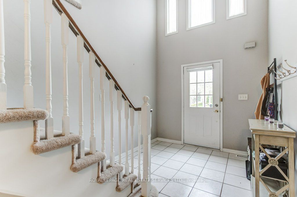 331 Ravineview Way Property Photo 4