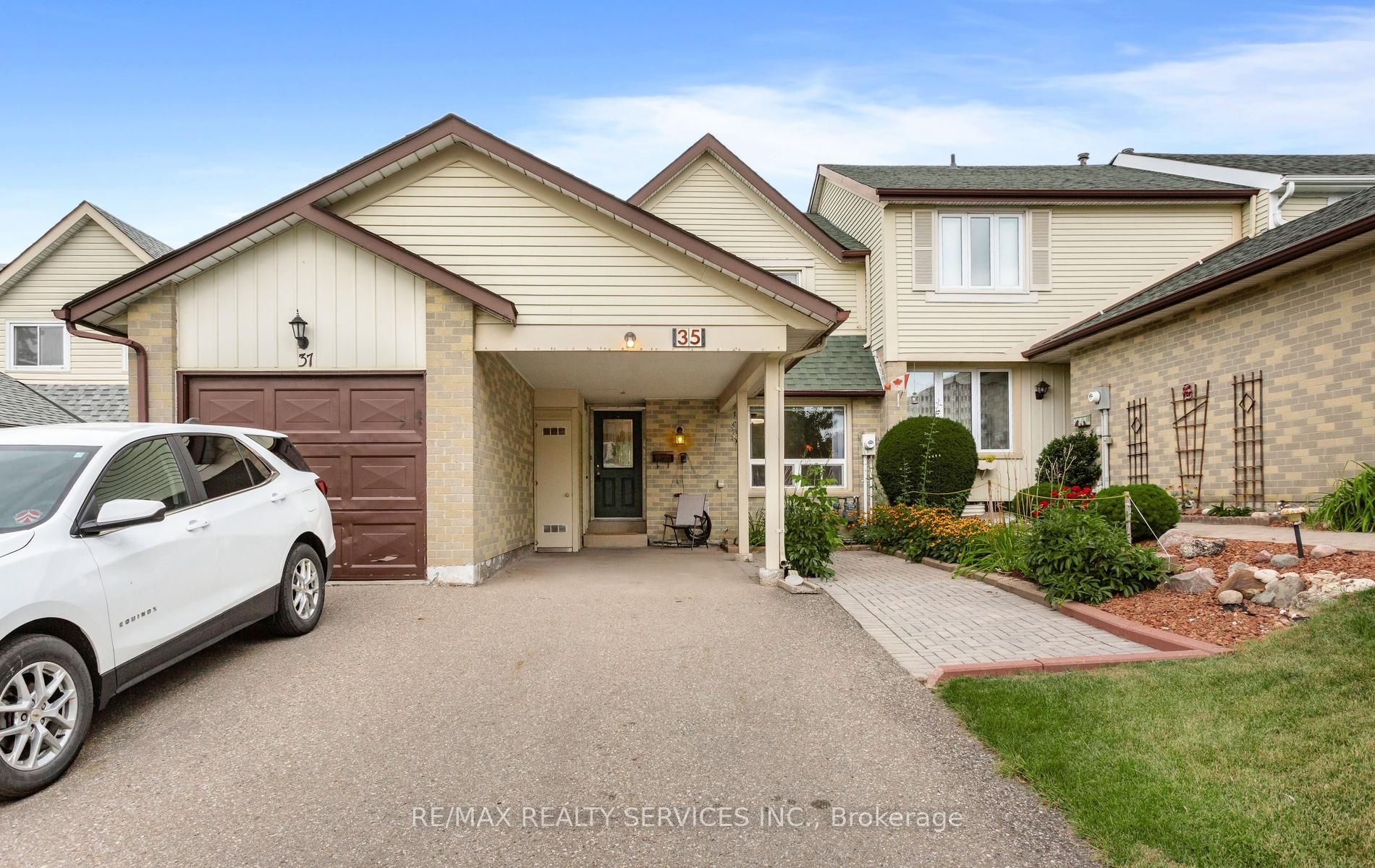 35 Sparklett Crescent Property Photo 1