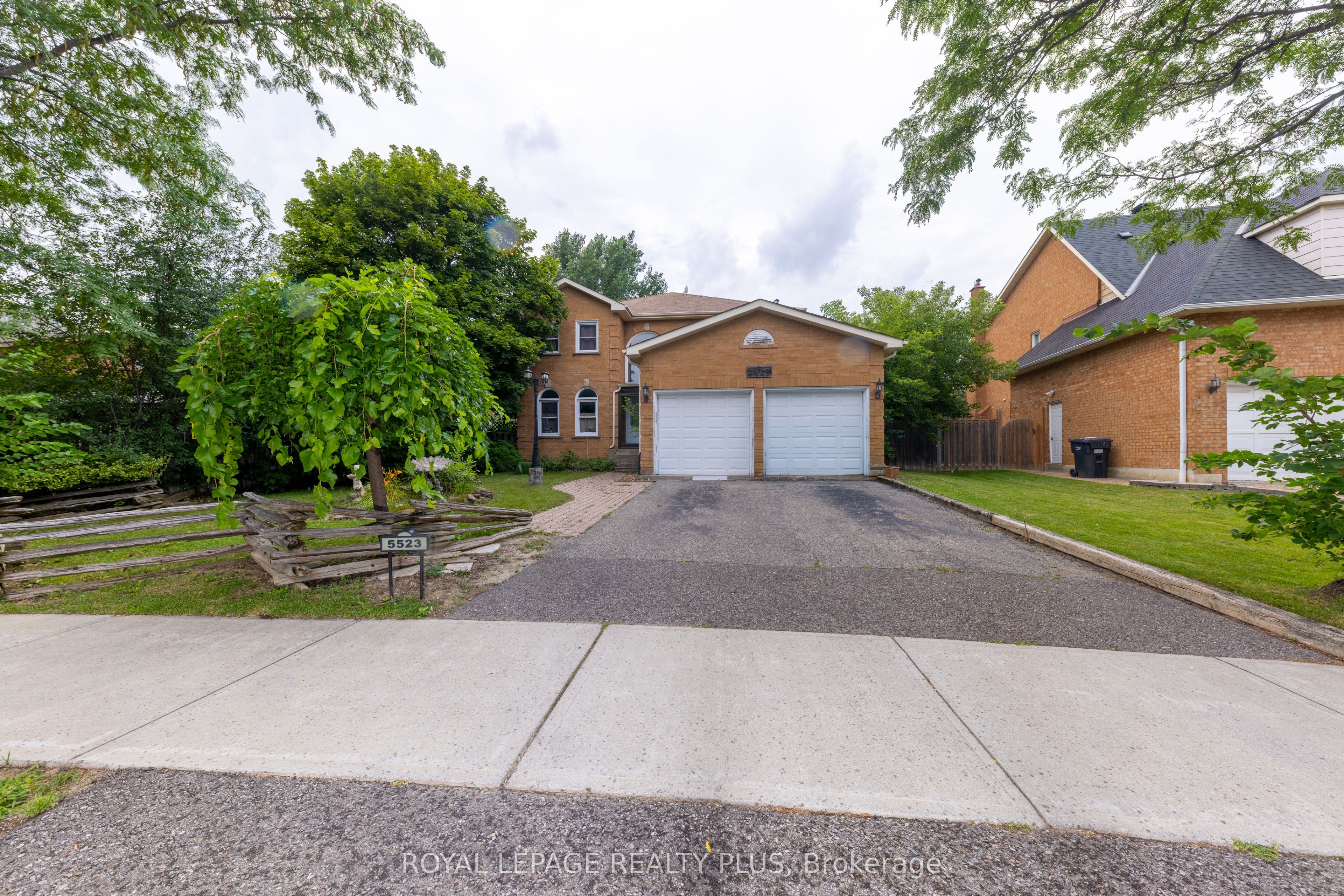5523 Edencroft Crescent Property Photo 1