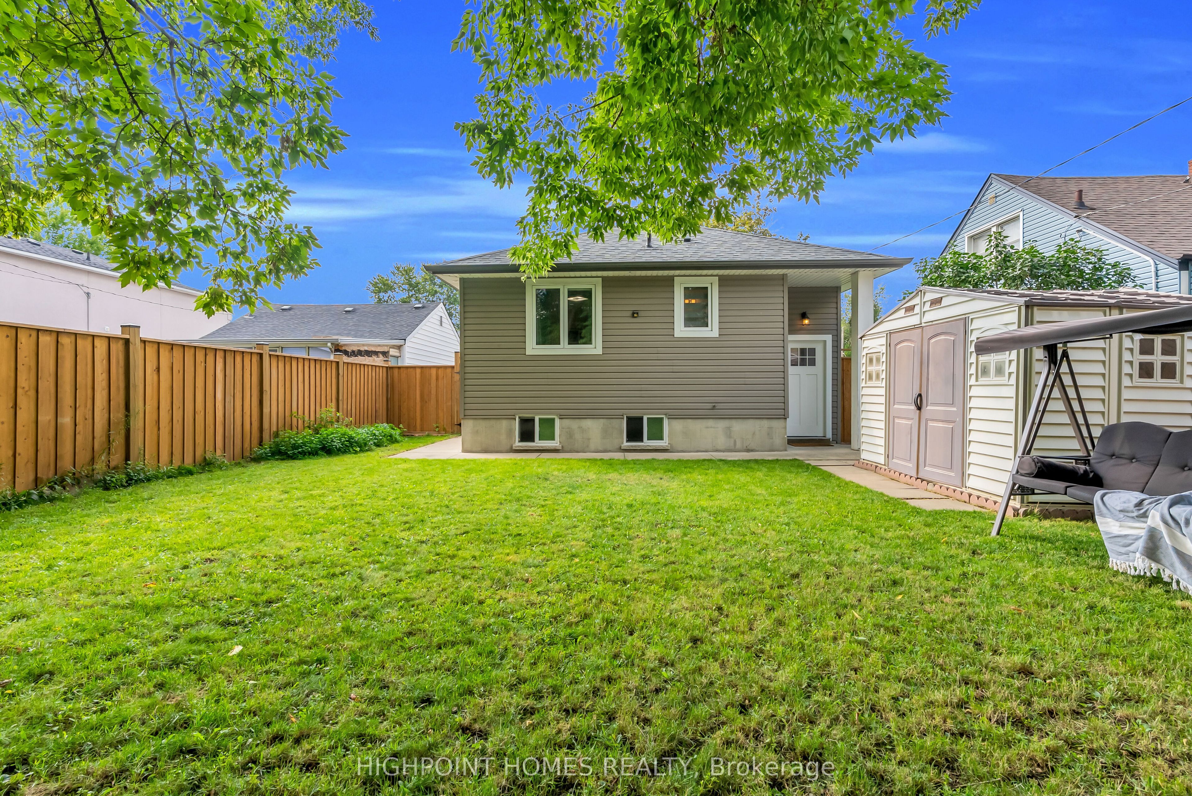 3052 Victory Crescent Property Photo 38