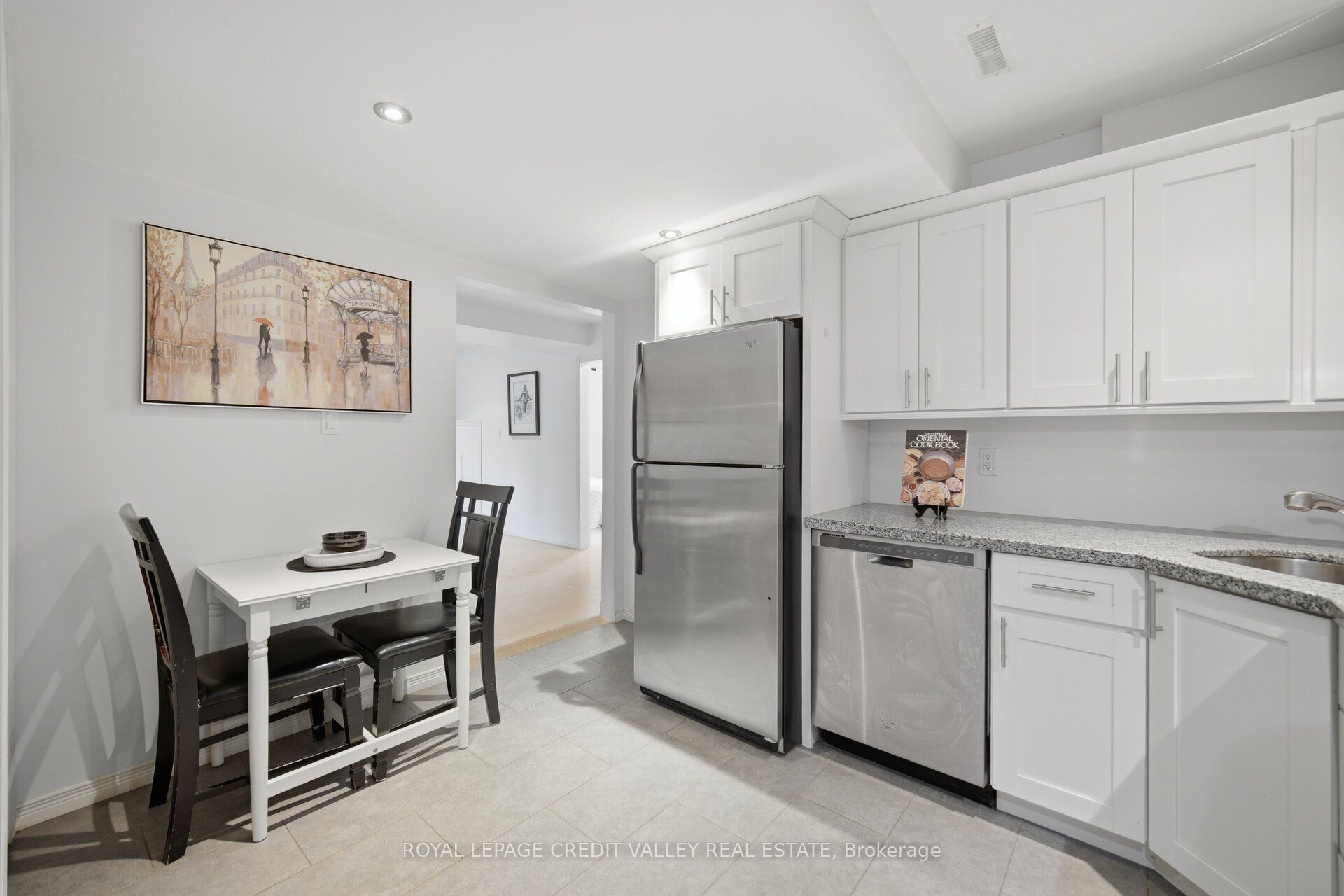 43 Flemington Drive E Property Photo 24