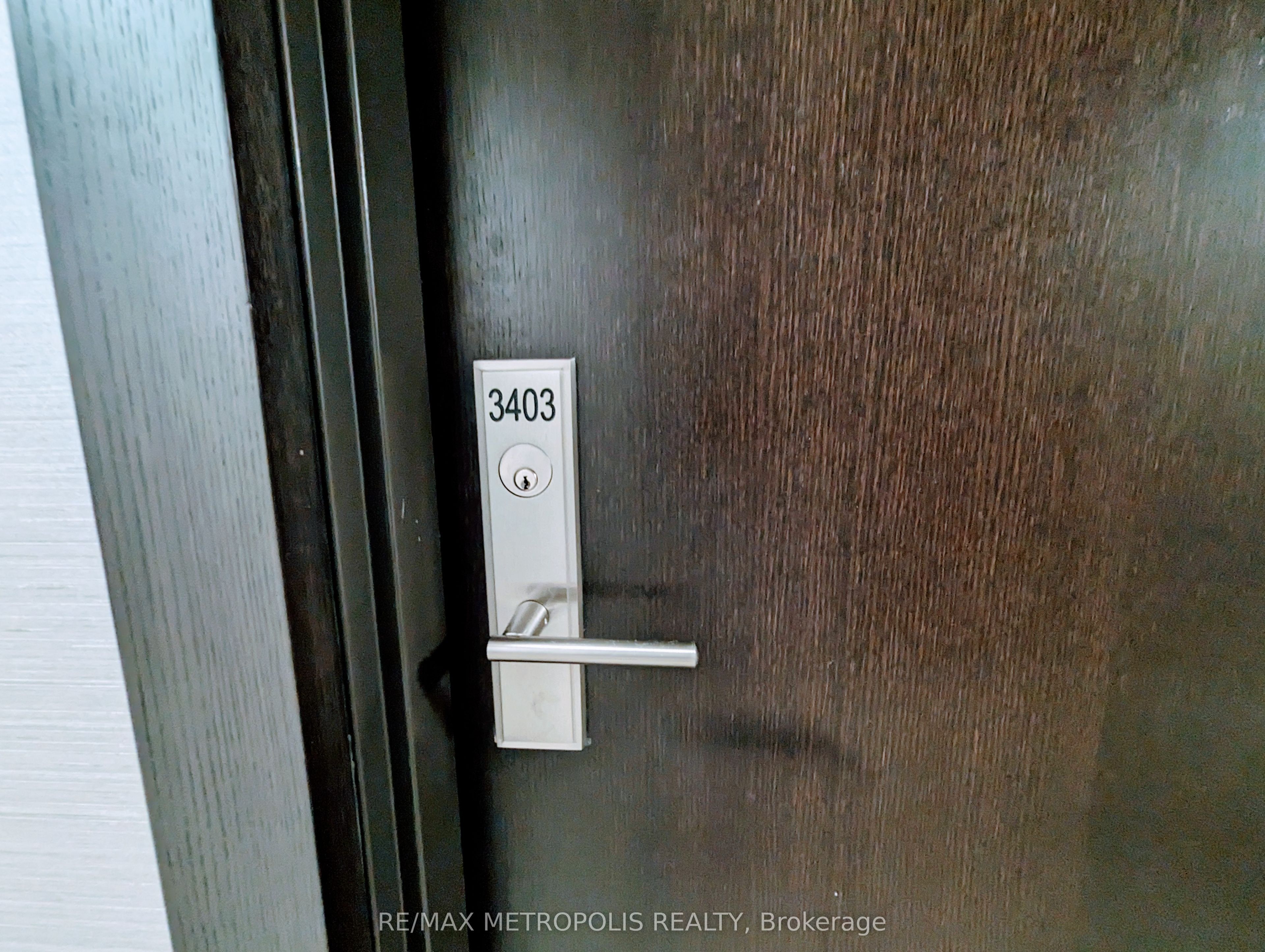 8 Nahani Way 3403 Property Photo 2