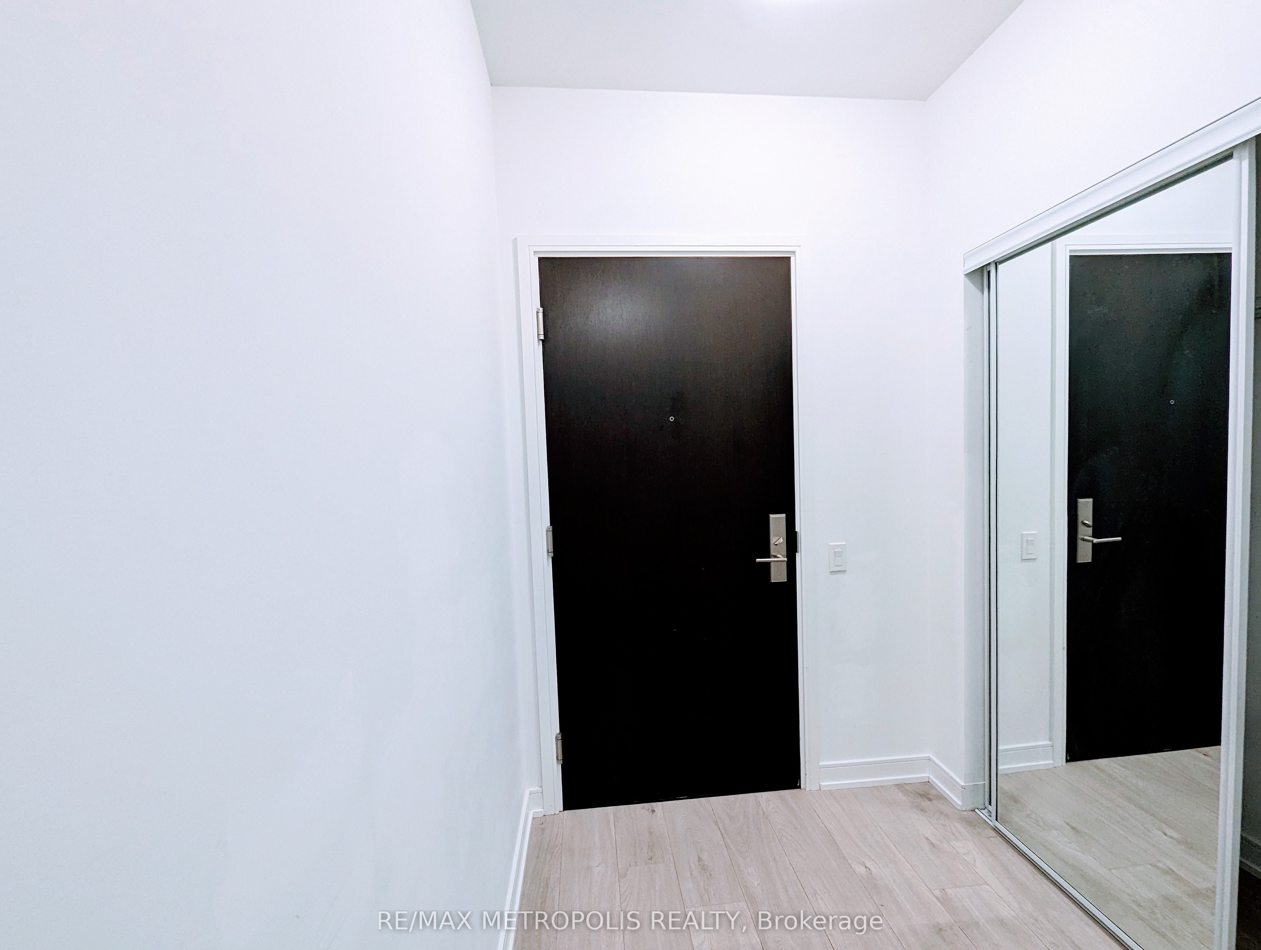 8 Nahani Way 3403 Property Photo 3