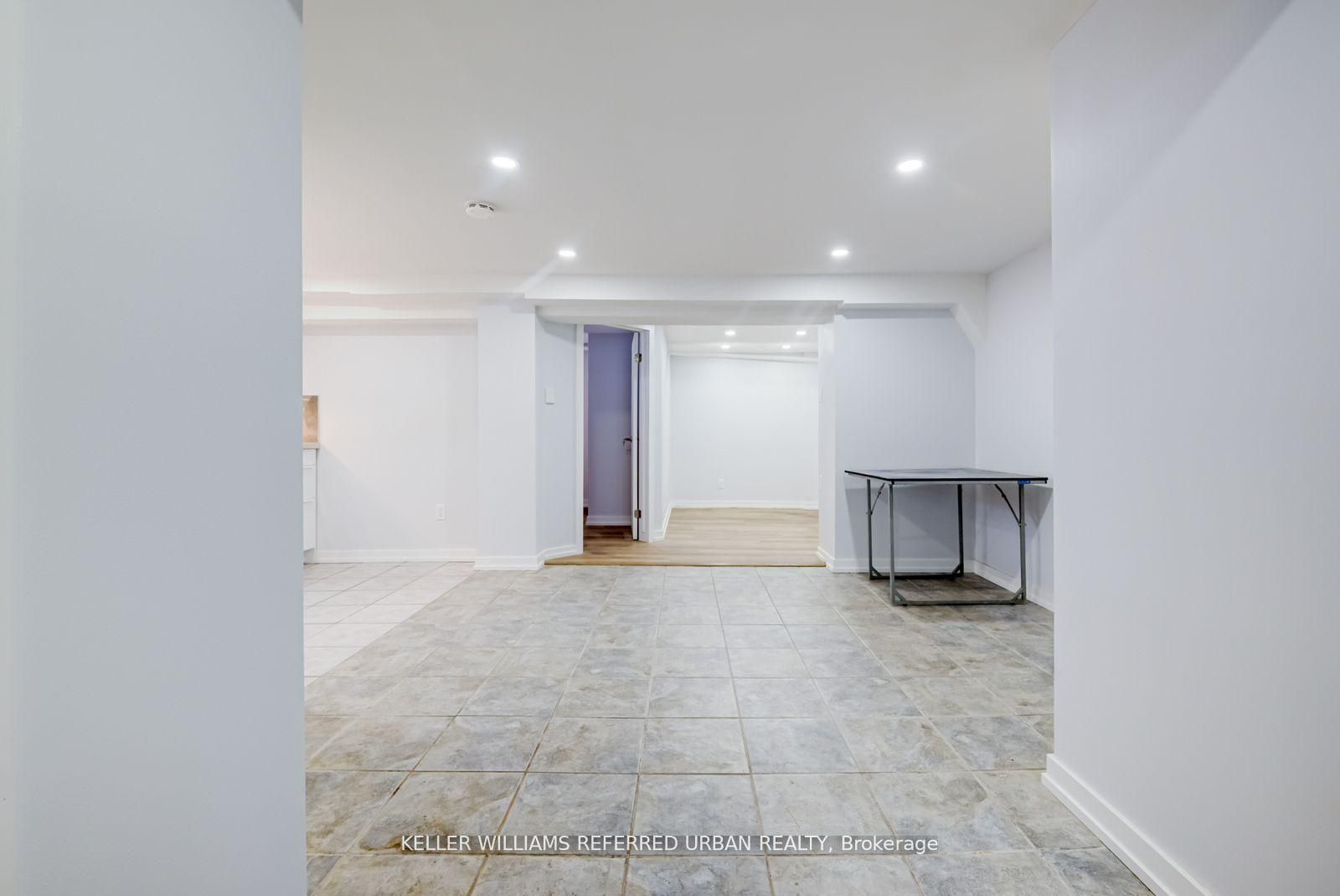 2556 Lake Shore Boulevard W Lower Property Photo 5
