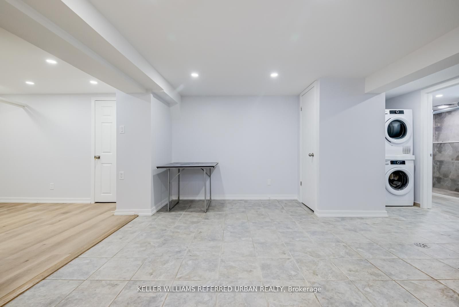 2556 Lake Shore Boulevard W Lower Property Photo 7