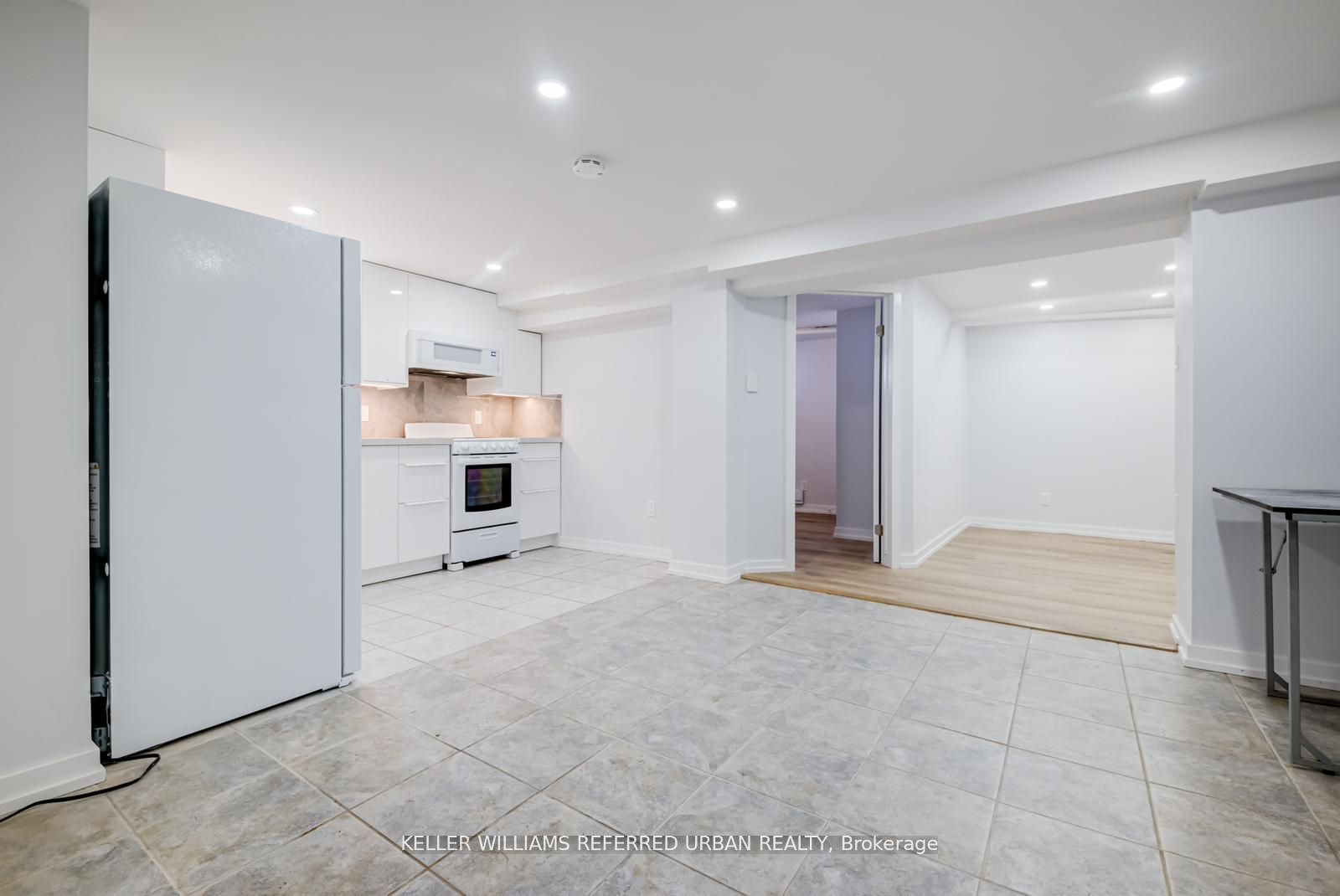 2556 Lake Shore Boulevard W Lower Property Photo 8