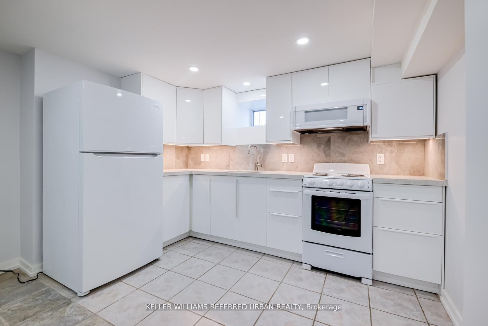 2556 Lake Shore Boulevard W Lower Property Photo 11