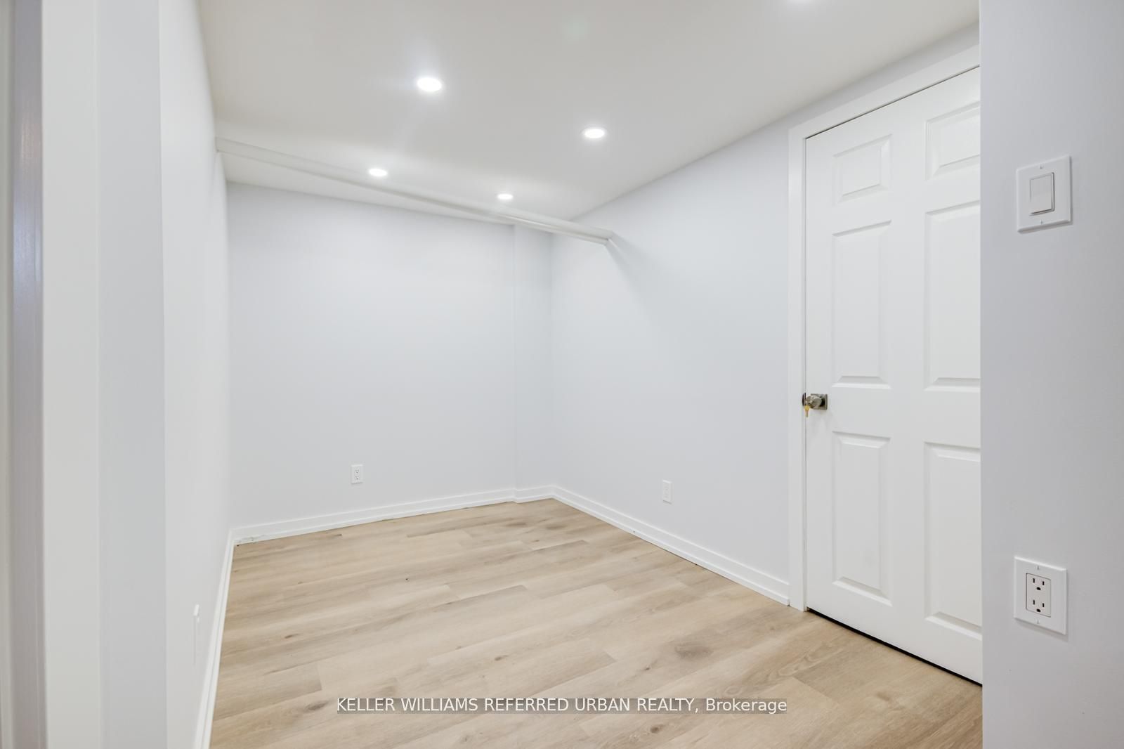 2556 Lake Shore Boulevard W Lower Property Photo 13