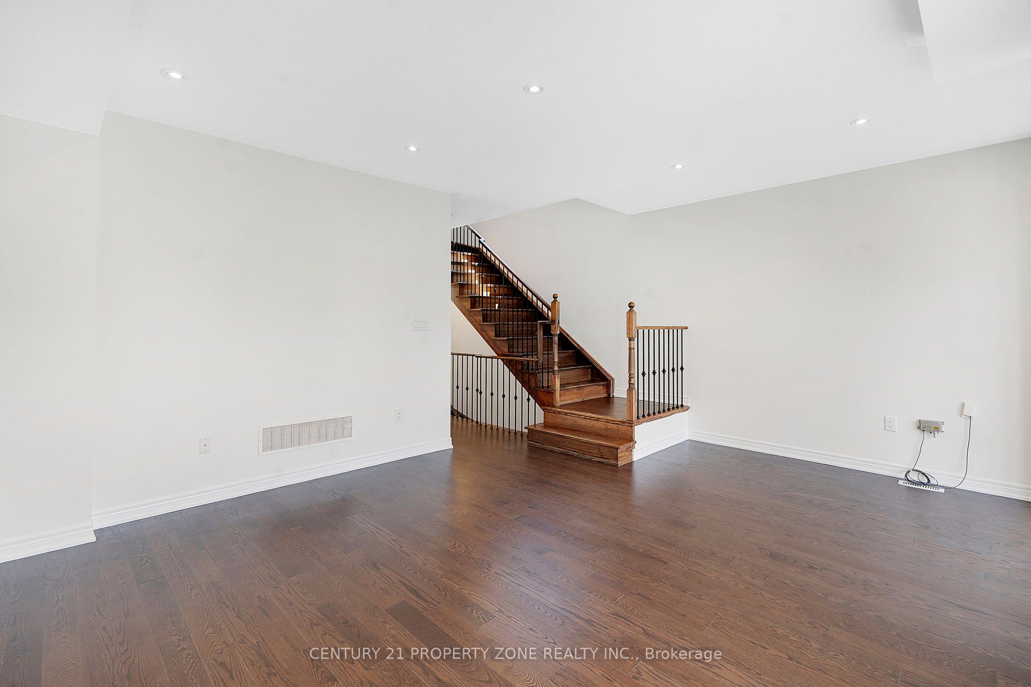 25 Hashmi Place Property Photo 6
