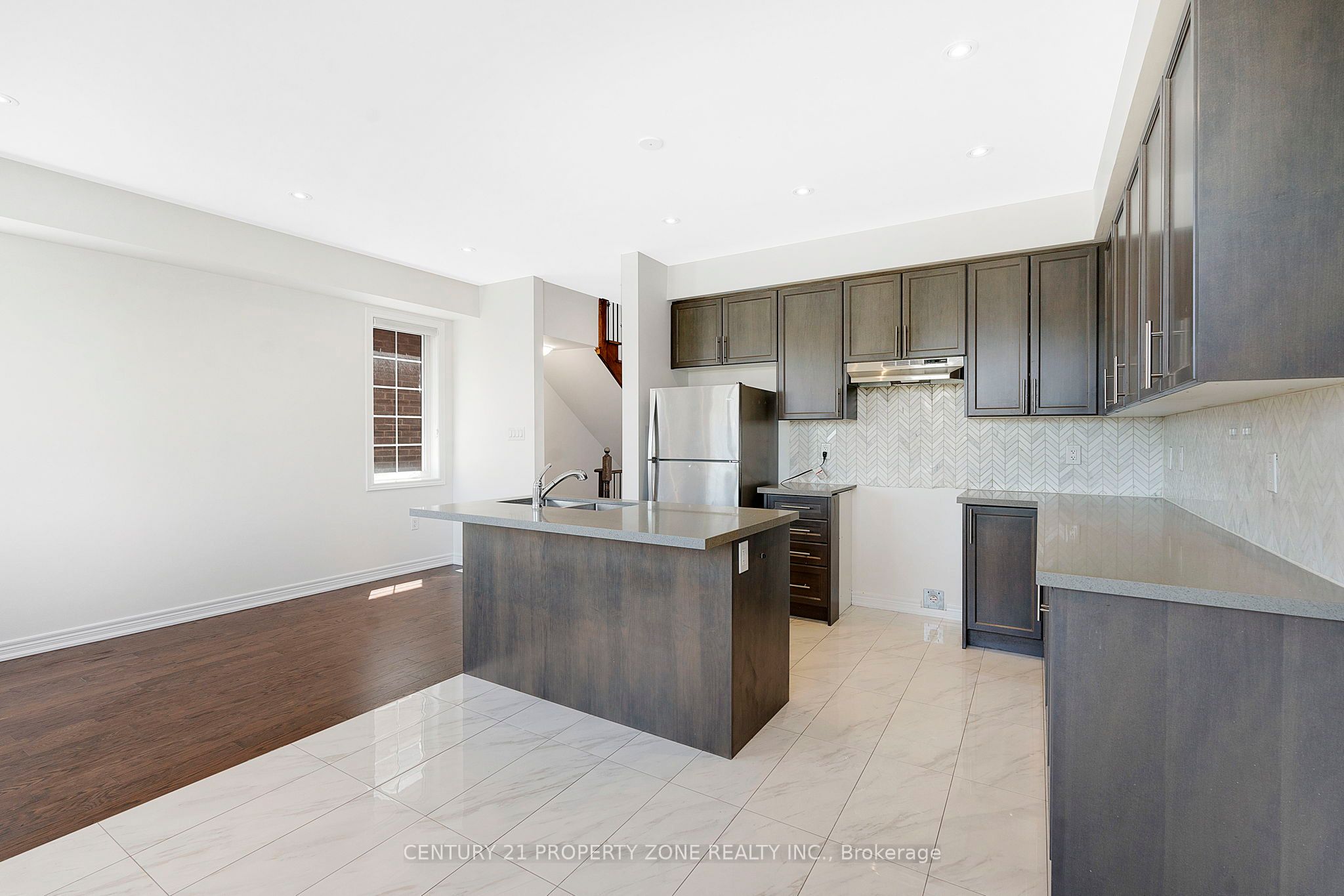 25 Hashmi Place Property Photo 7