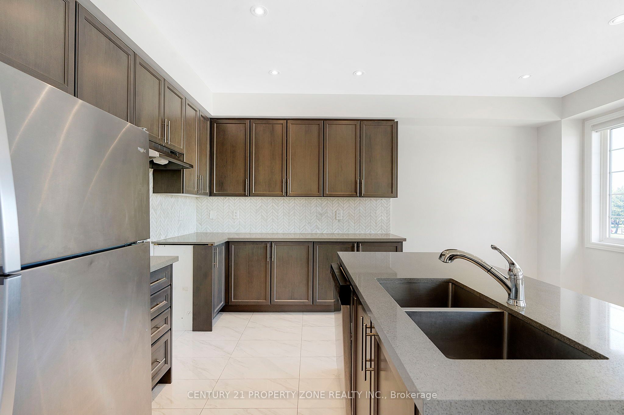 25 Hashmi Place Property Photo 9