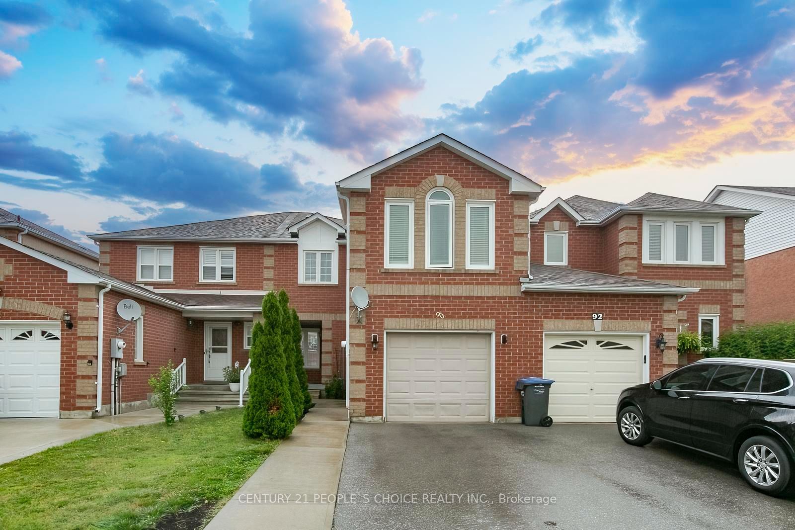 90 White Tail Crescent Property Photo 1