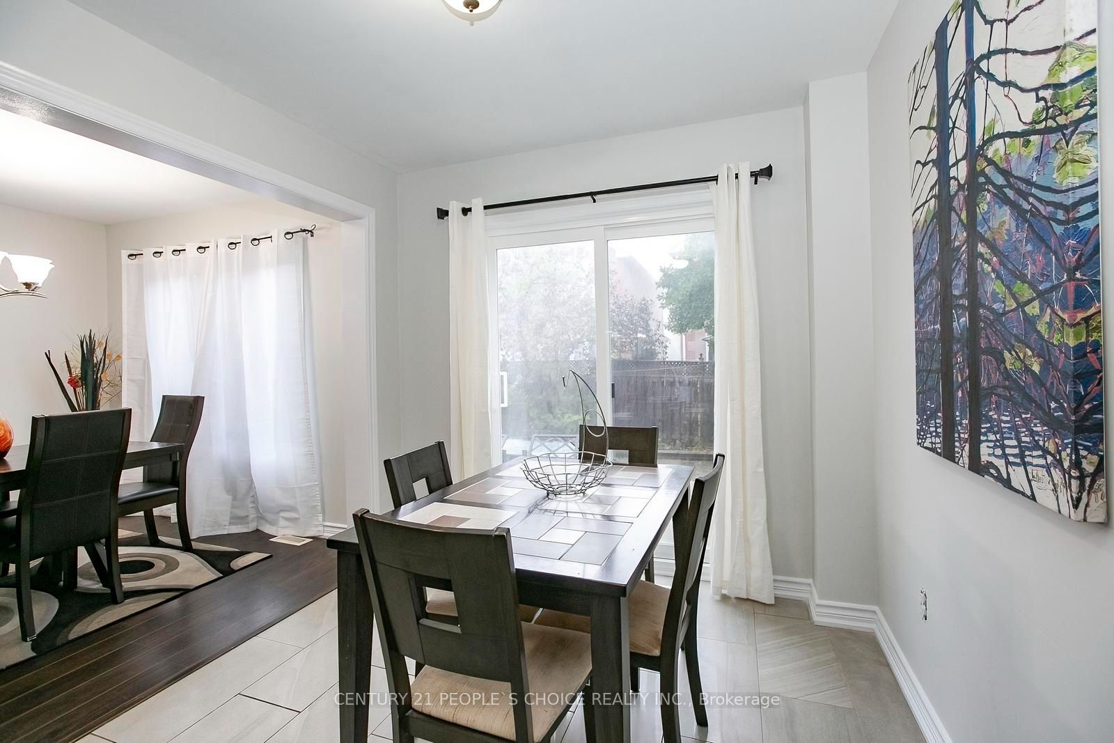 90 White Tail Crescent Property Photo 18