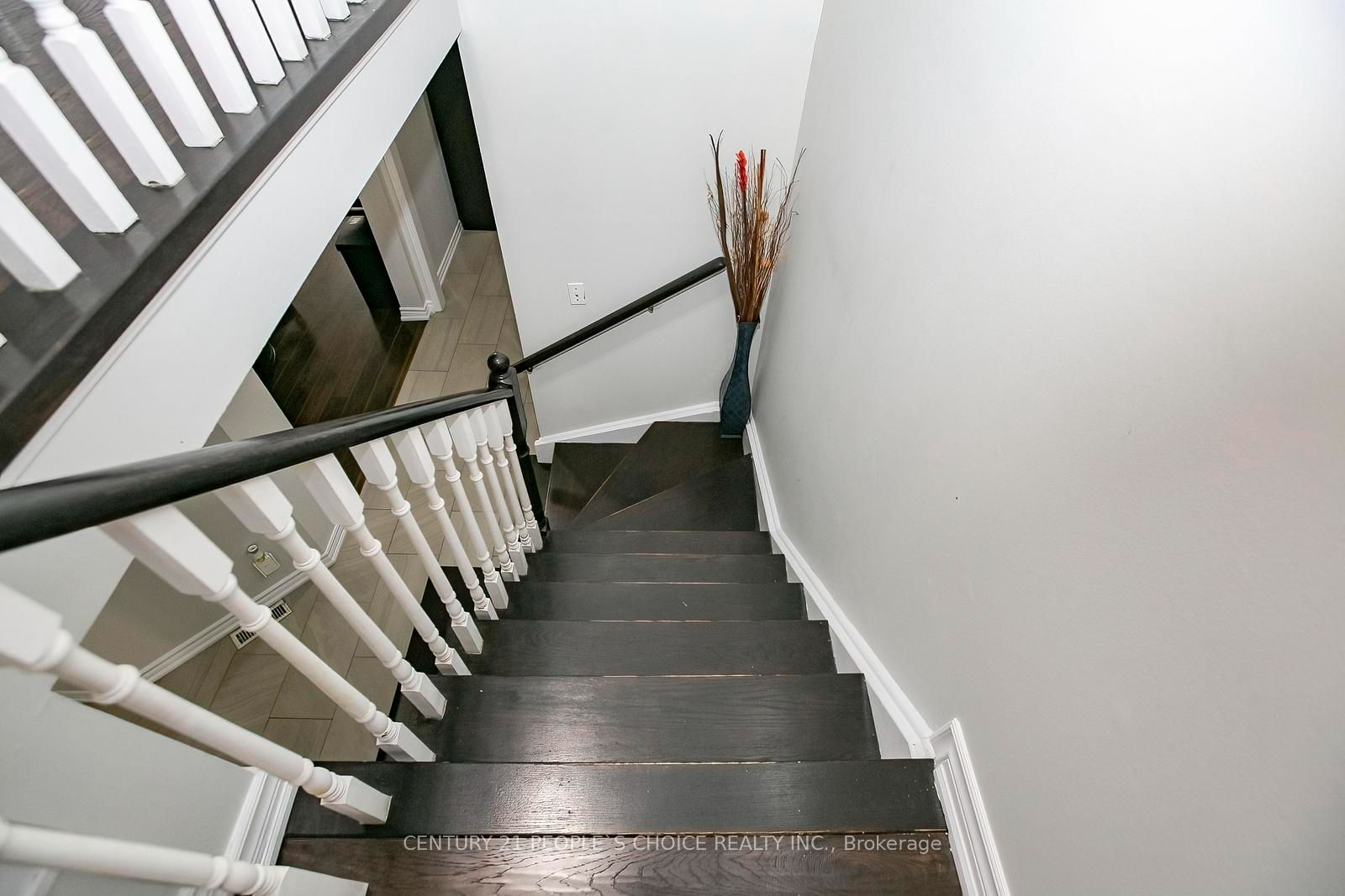 90 White Tail Crescent Property Photo 22