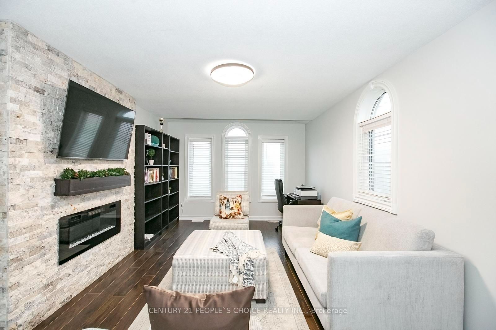 90 White Tail Crescent Property Photo 26