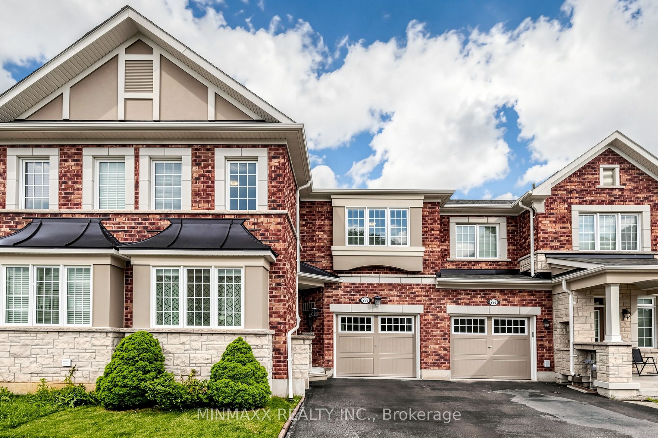 293 REIS Place Property Photo 1