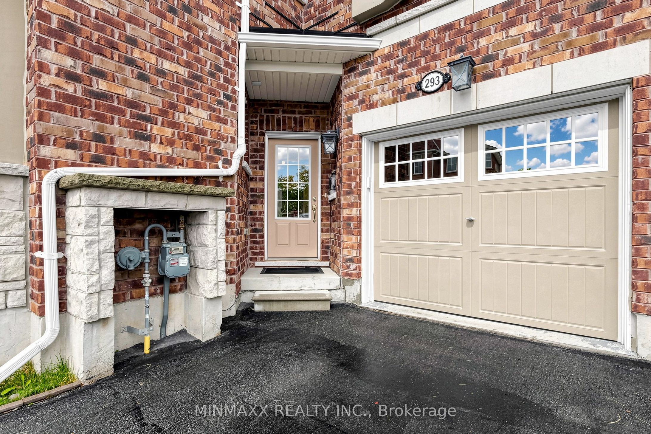 293 Reis Place Property Photo 3