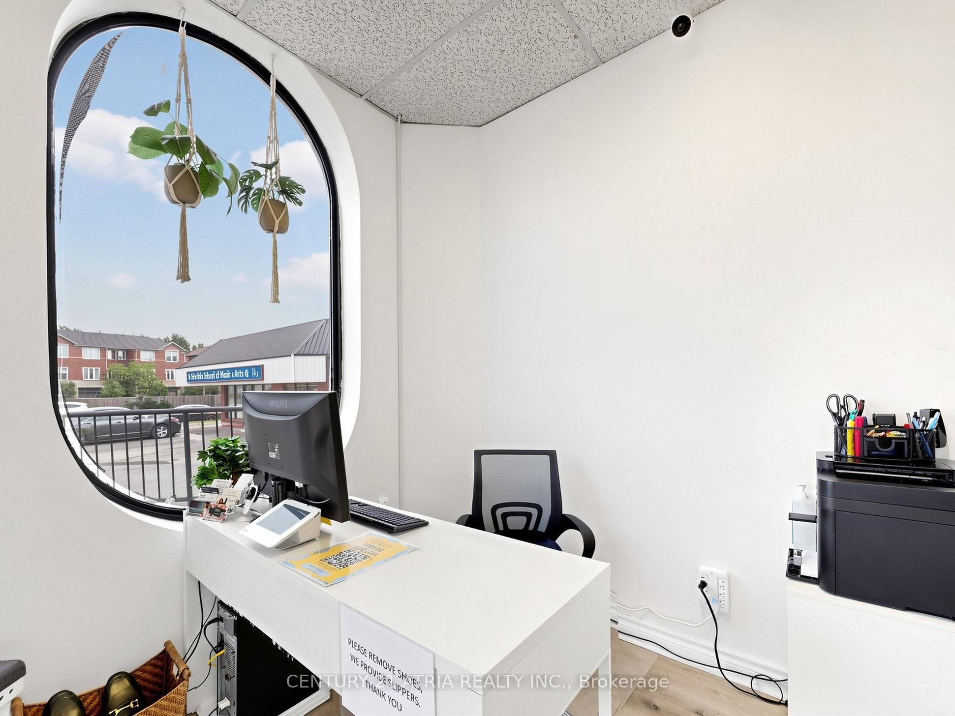 1100 Dundas Street W 11 Property Photo 11