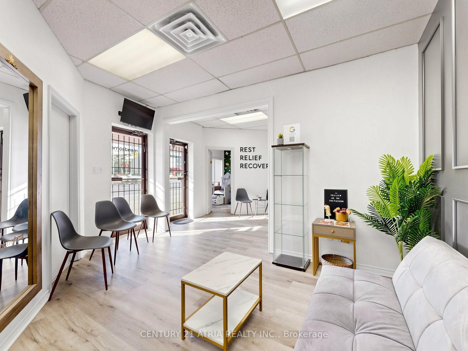 1100 Dundas Street W 11 Property Photo 15