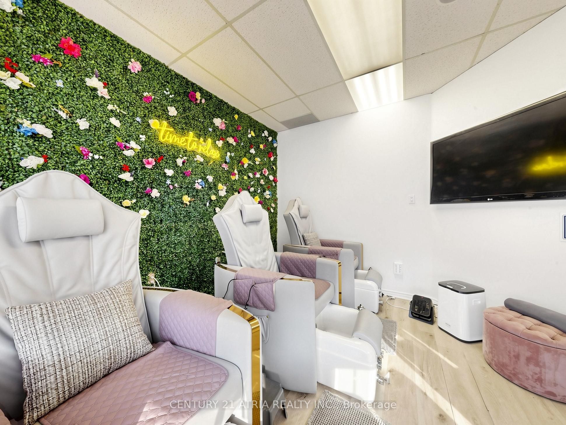 1100 Dundas Street W 11 Property Photo 20