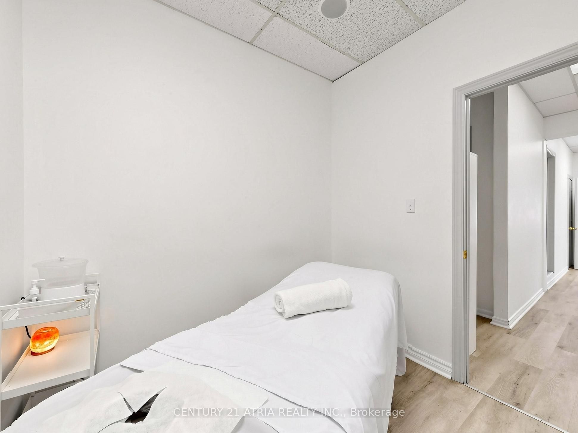 1100 Dundas Street W 11 Property Photo 26