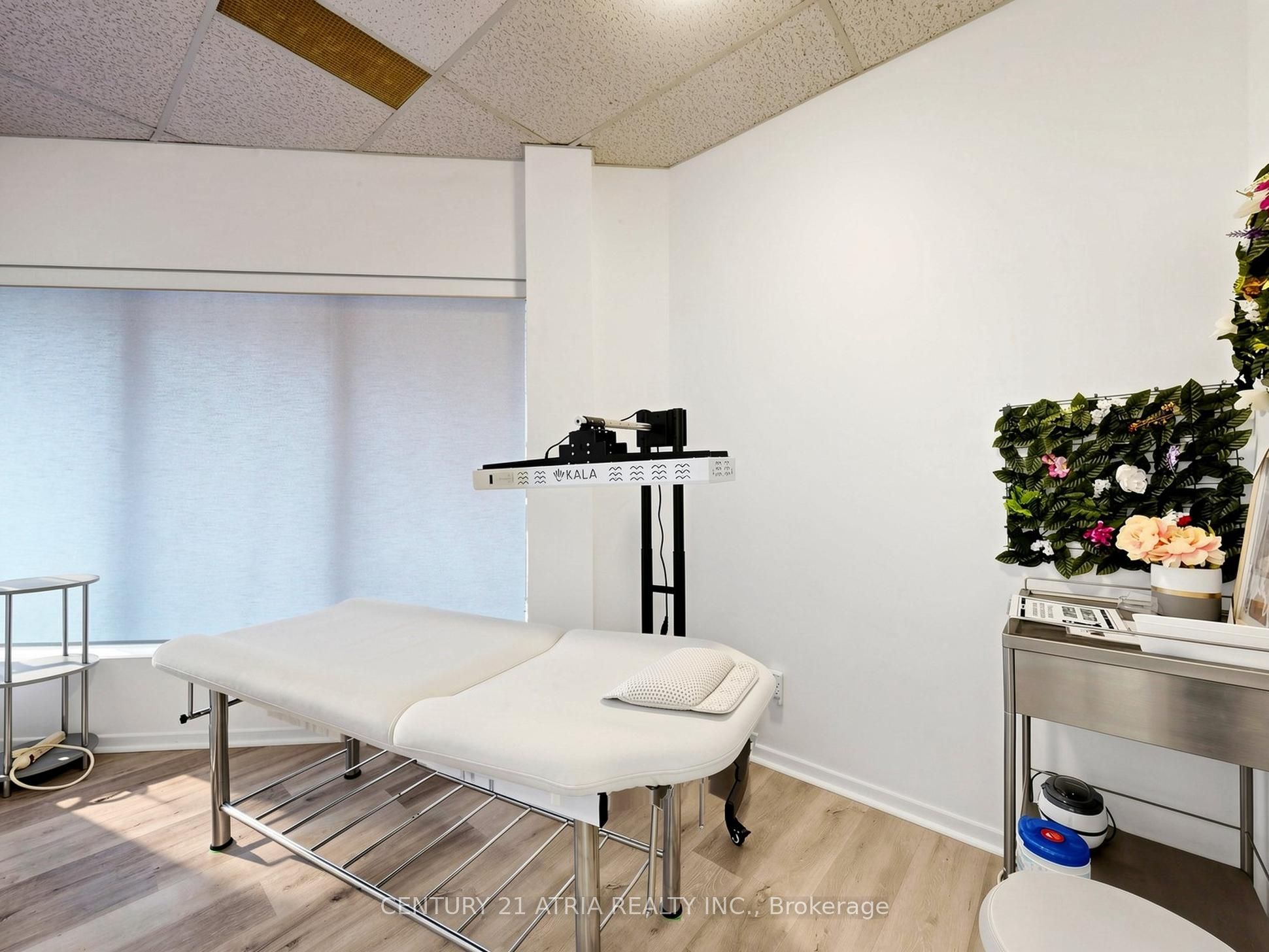 1100 Dundas Street W 11 Property Photo 31