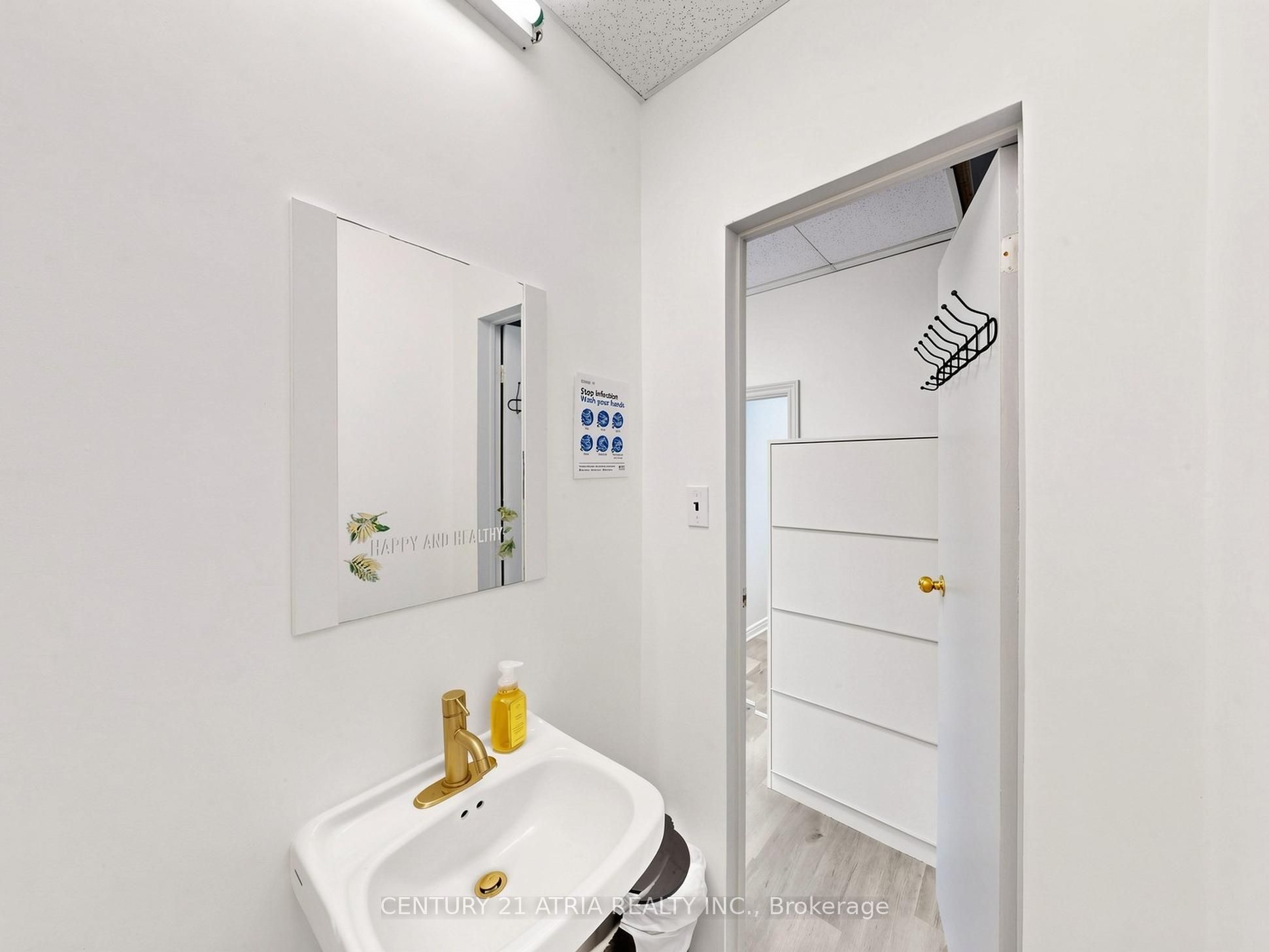 1100 Dundas Street W 11 Property Photo 37