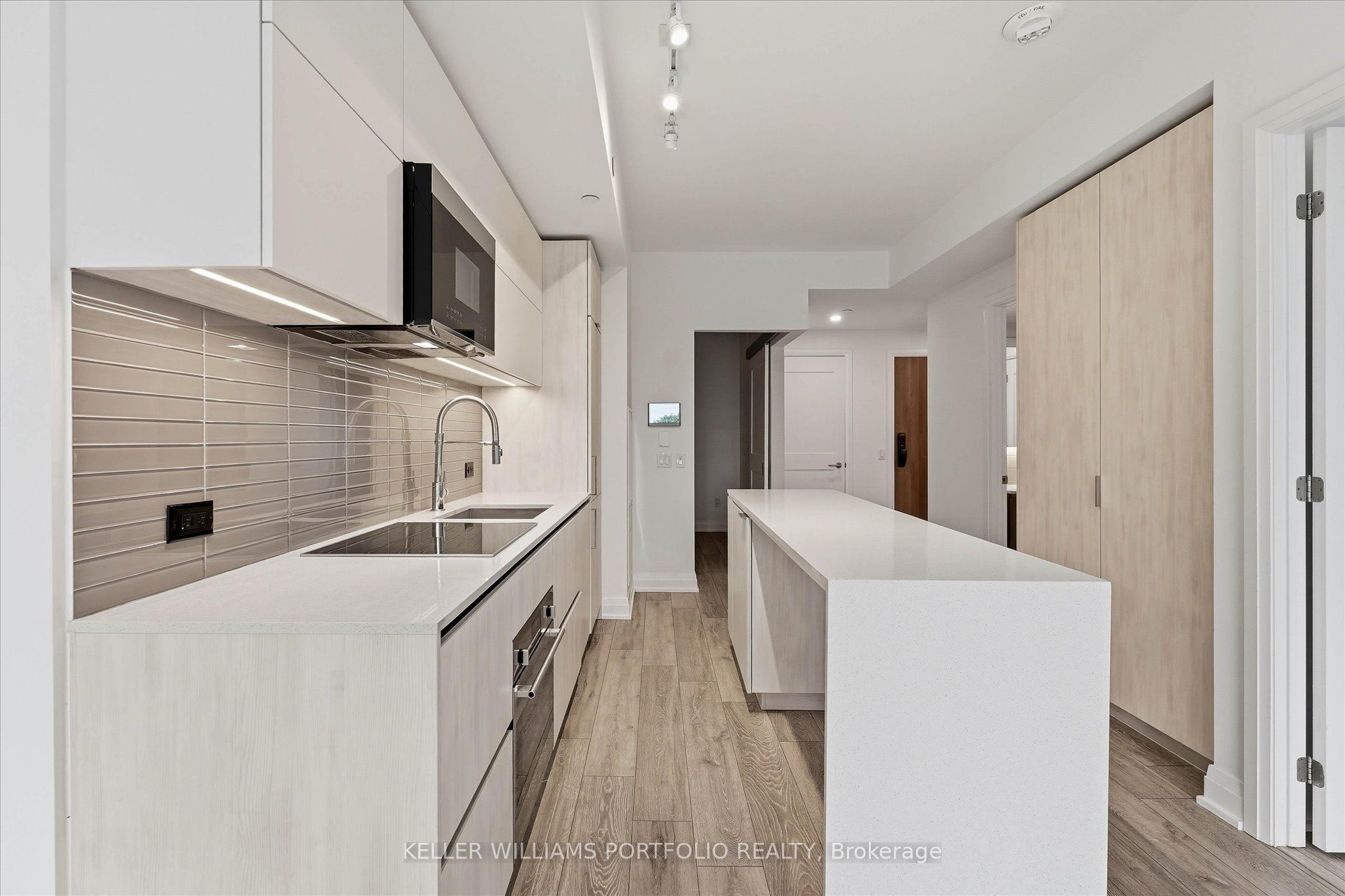 21 Park Street E 506 Property Photo 8
