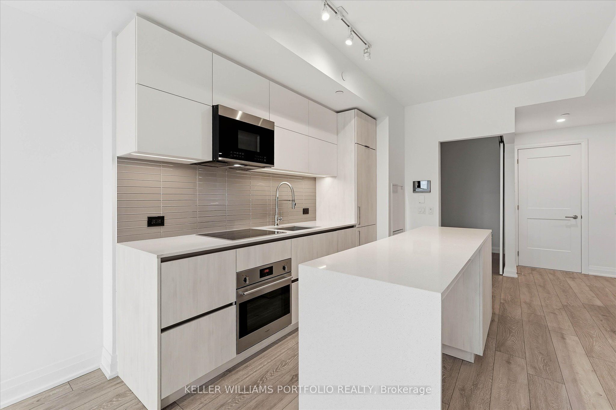 21 Park Street E 506 Property Photo 10