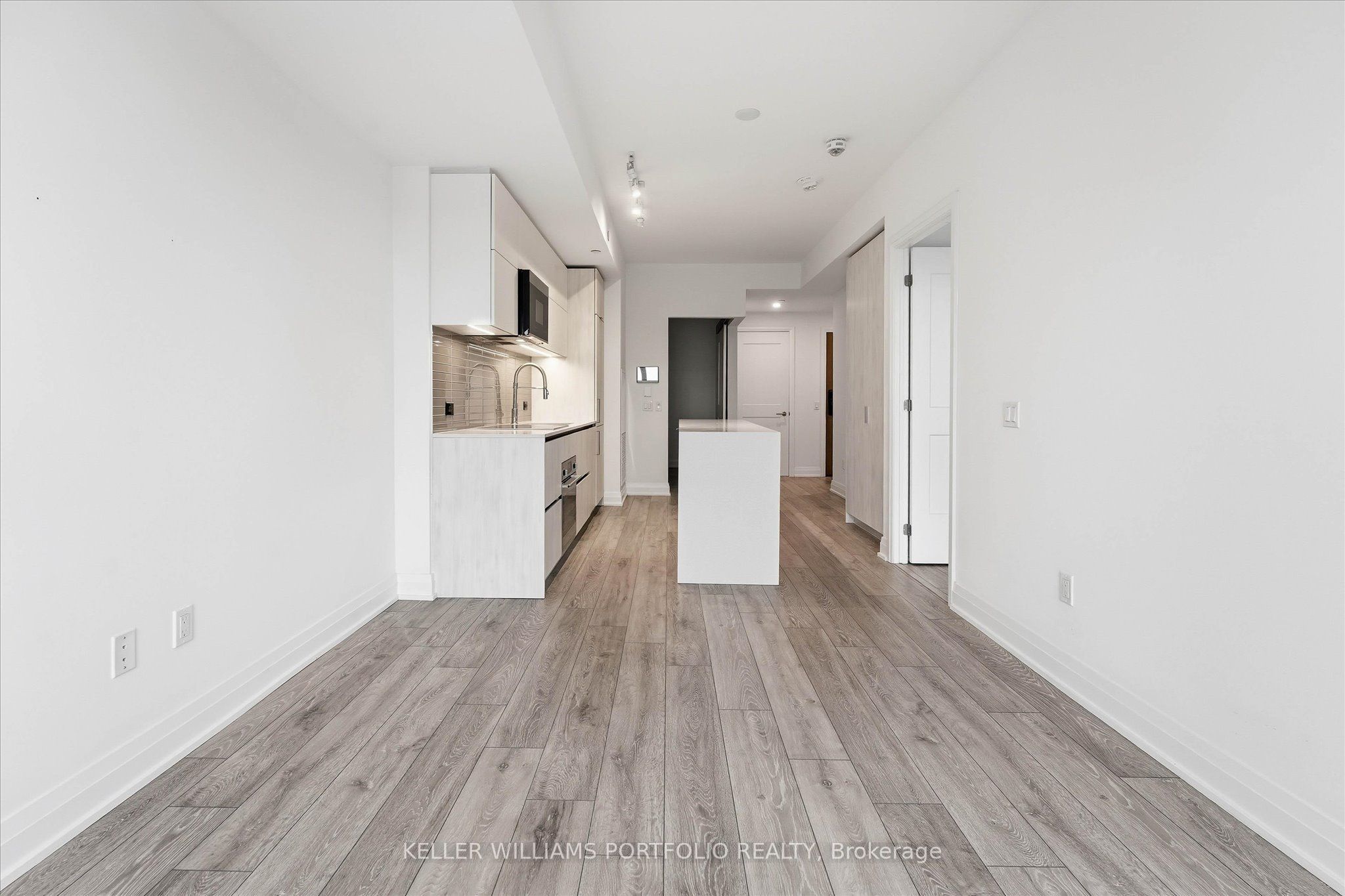 21 Park Street E 506 Property Photo 12