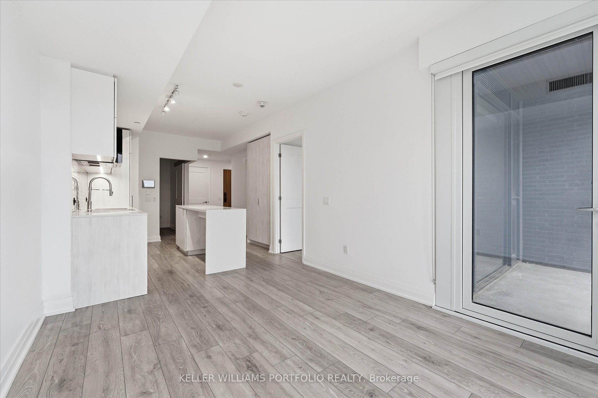 21 Park Street E 506 Property Photo 13