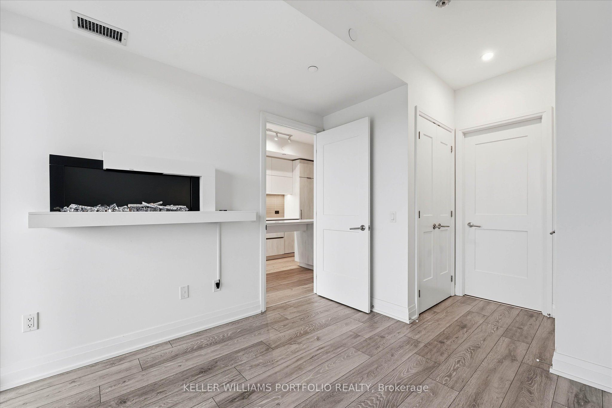 21 Park Street E 506 Property Photo 18