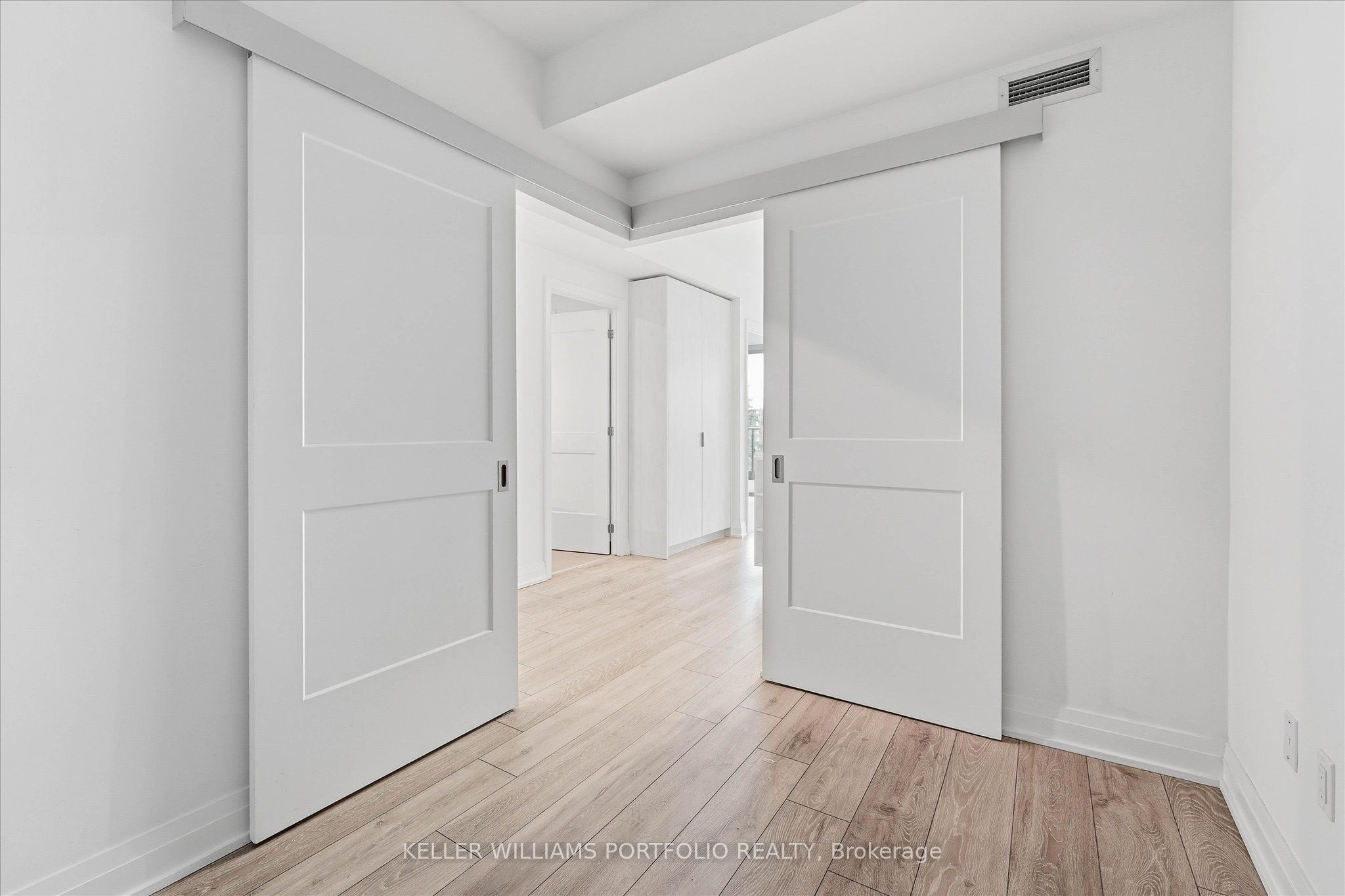 21 Park Street E 506 Property Photo 23