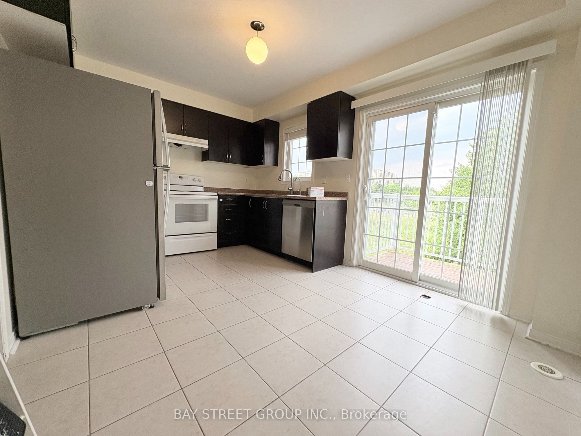 40 Mantello Drive Property Photo 6