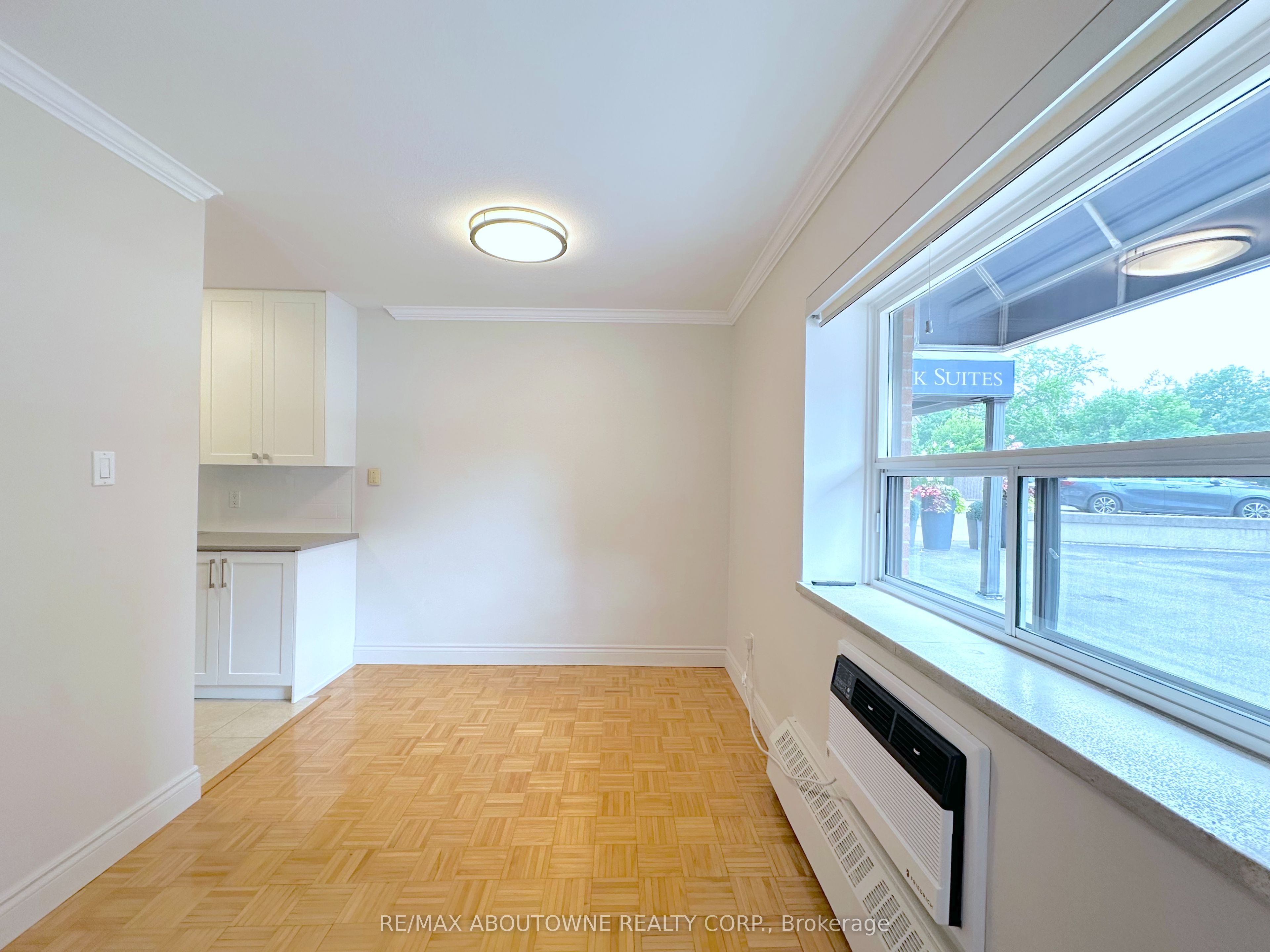 135 Allan Street 109 Property Photo 4