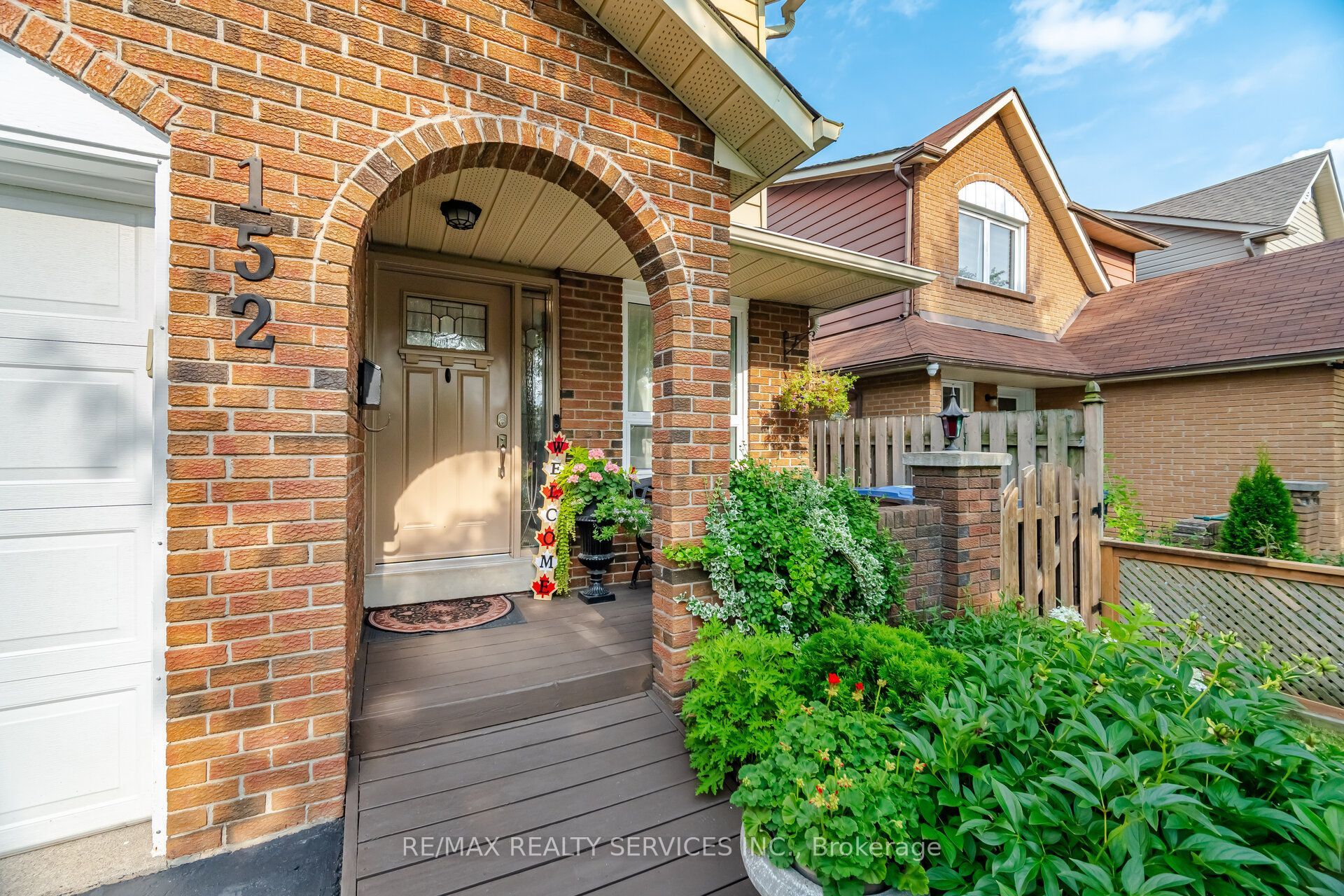 152 Weybridge Trail Property Photo 3