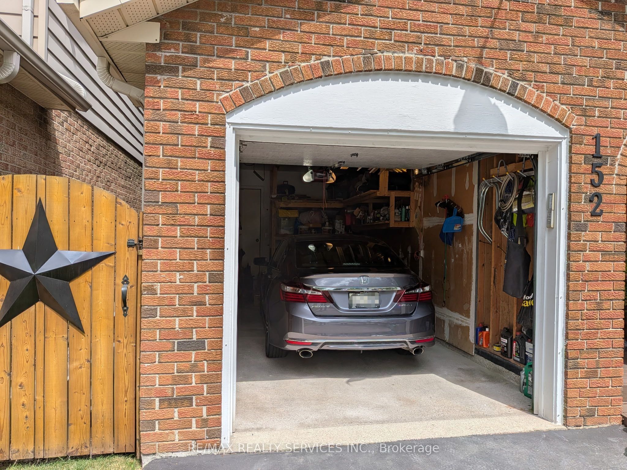 152 Weybridge Trail Property Photo 4