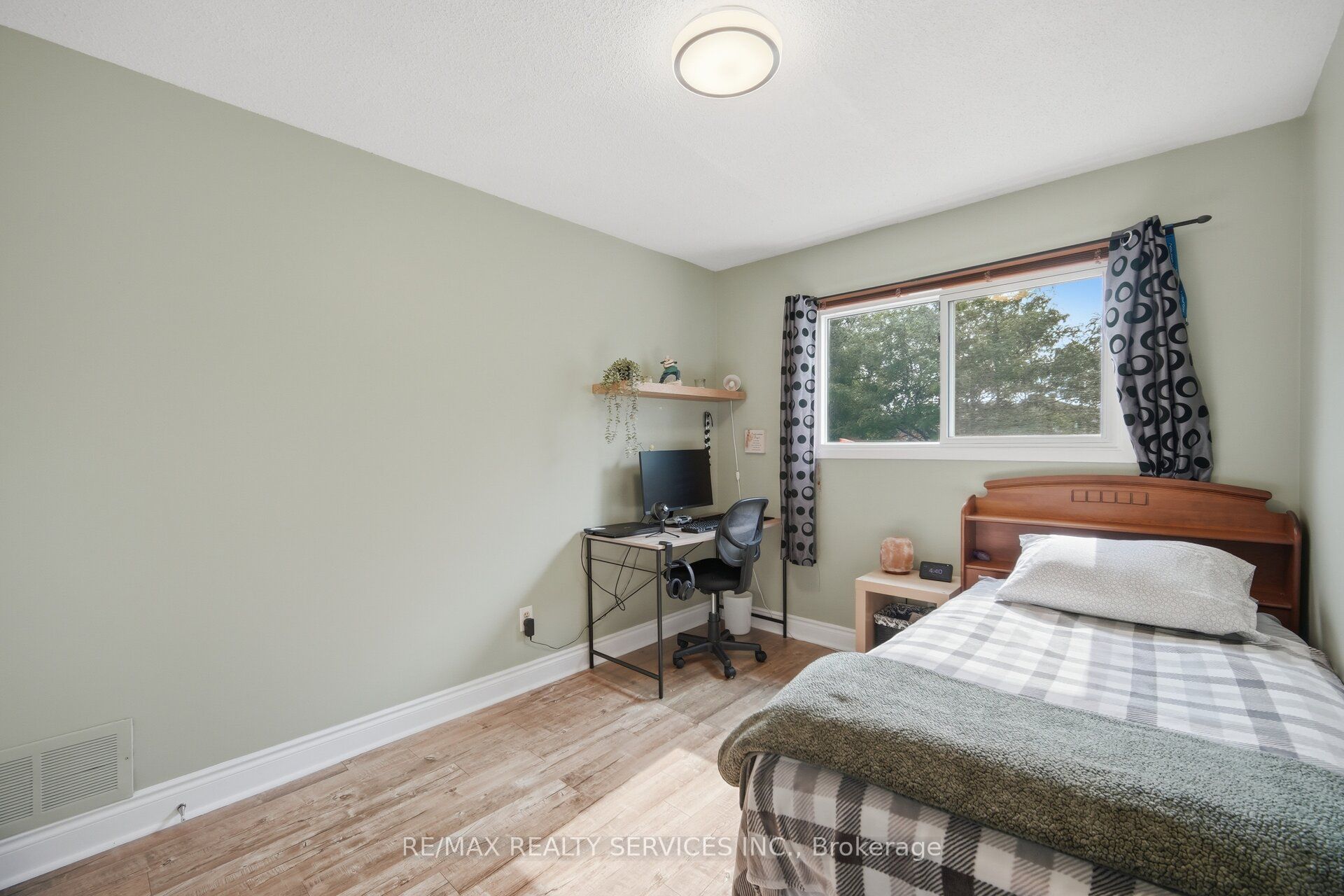 152 Weybridge Trail Property Photo 25