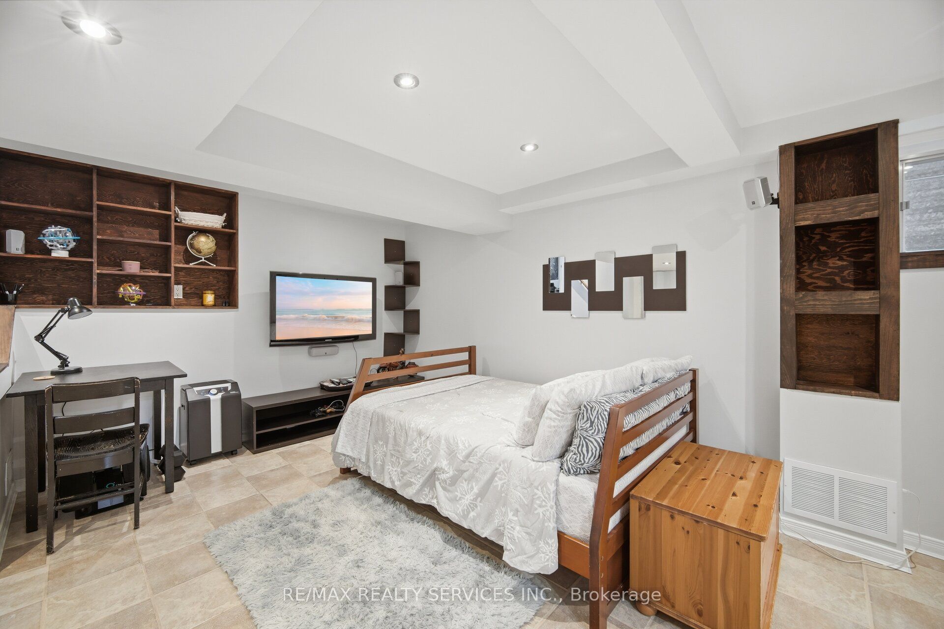 152 Weybridge Trail Property Photo 36