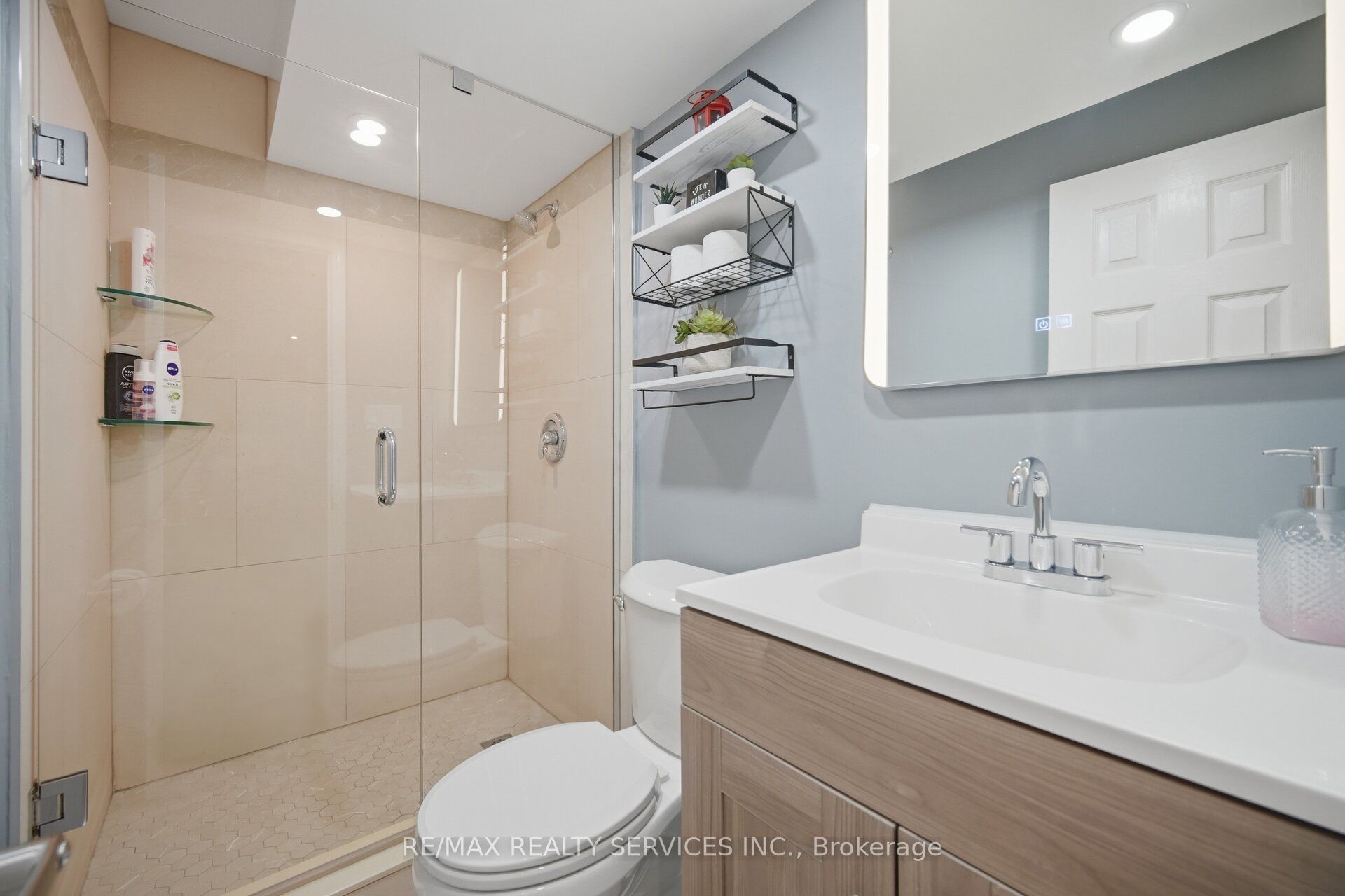 152 Weybridge Trail Property Photo 39