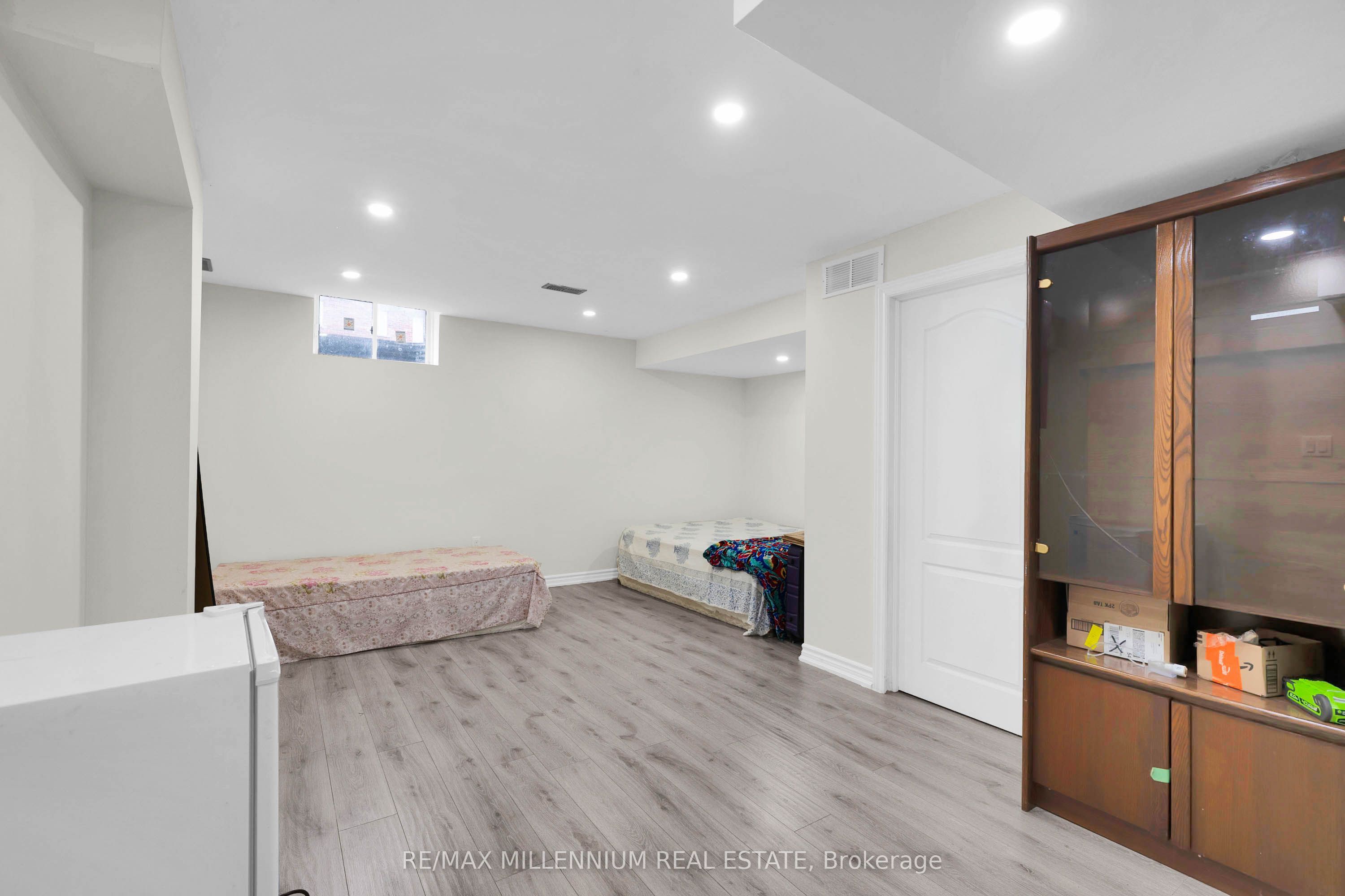 18 Brussels Avenue Property Photo 32