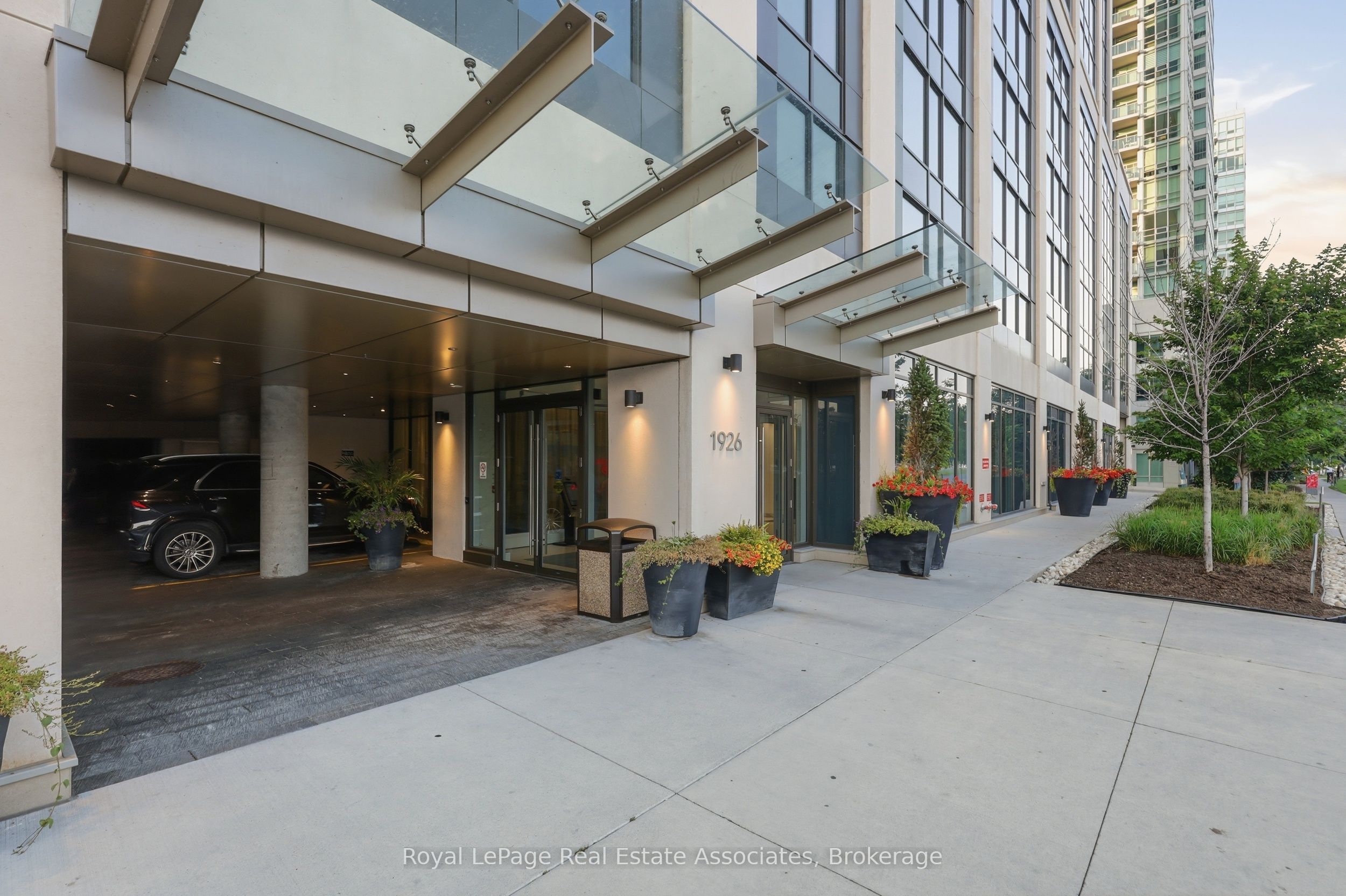 1926 Lake Shore Boulevard W 3310 Property Photo 19