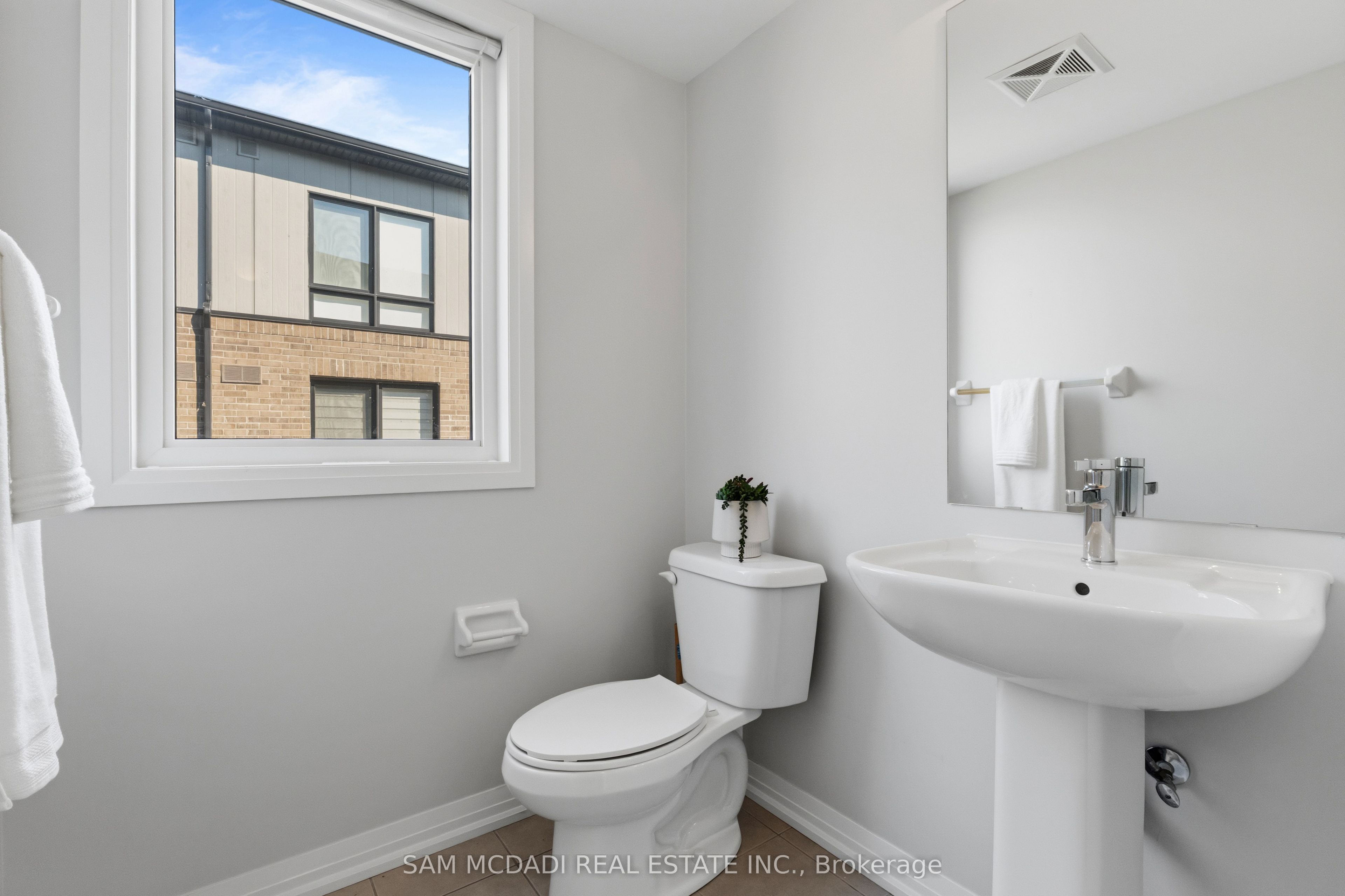 1208 Main Street E 201 Property Photo 9