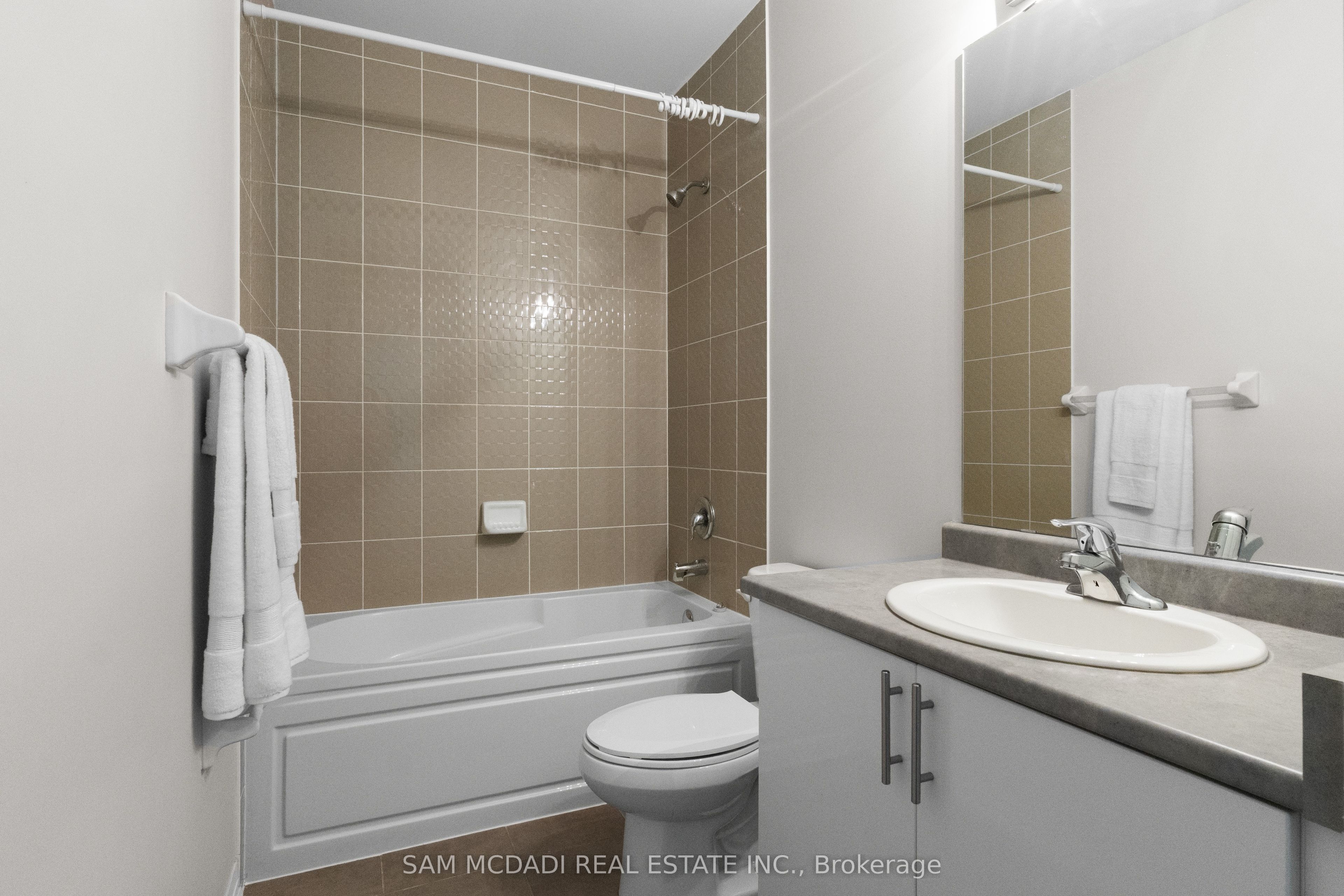 1208 Main Street E 201 Property Photo 13